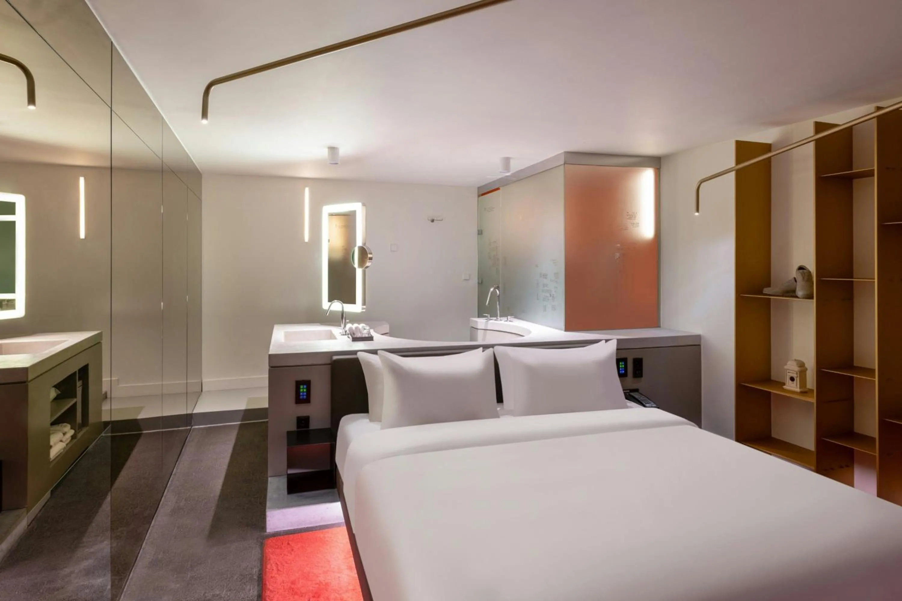 Photo of the whole room, Bed in W Amsterdam