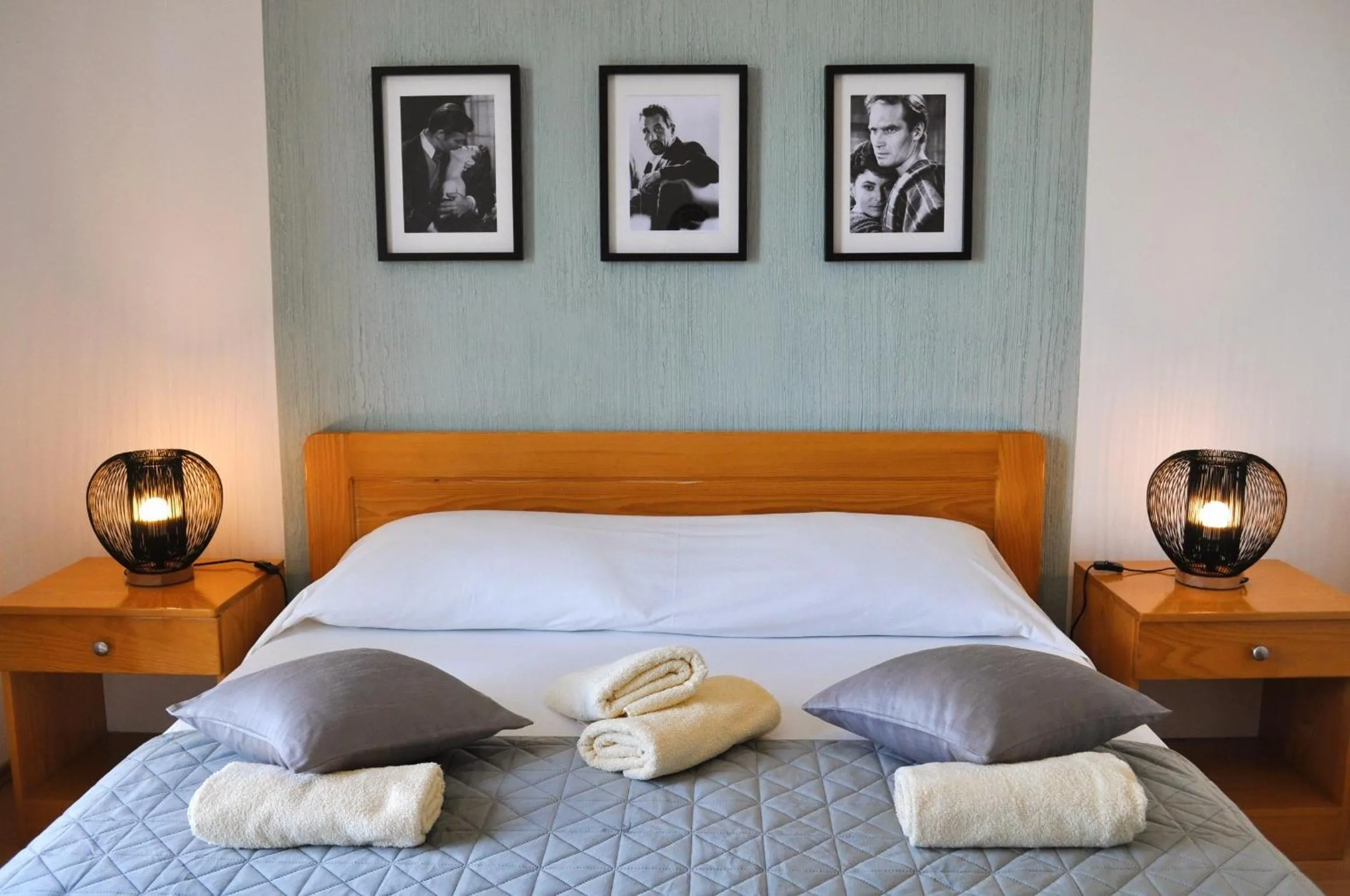 Bed in Hollywood rooms
