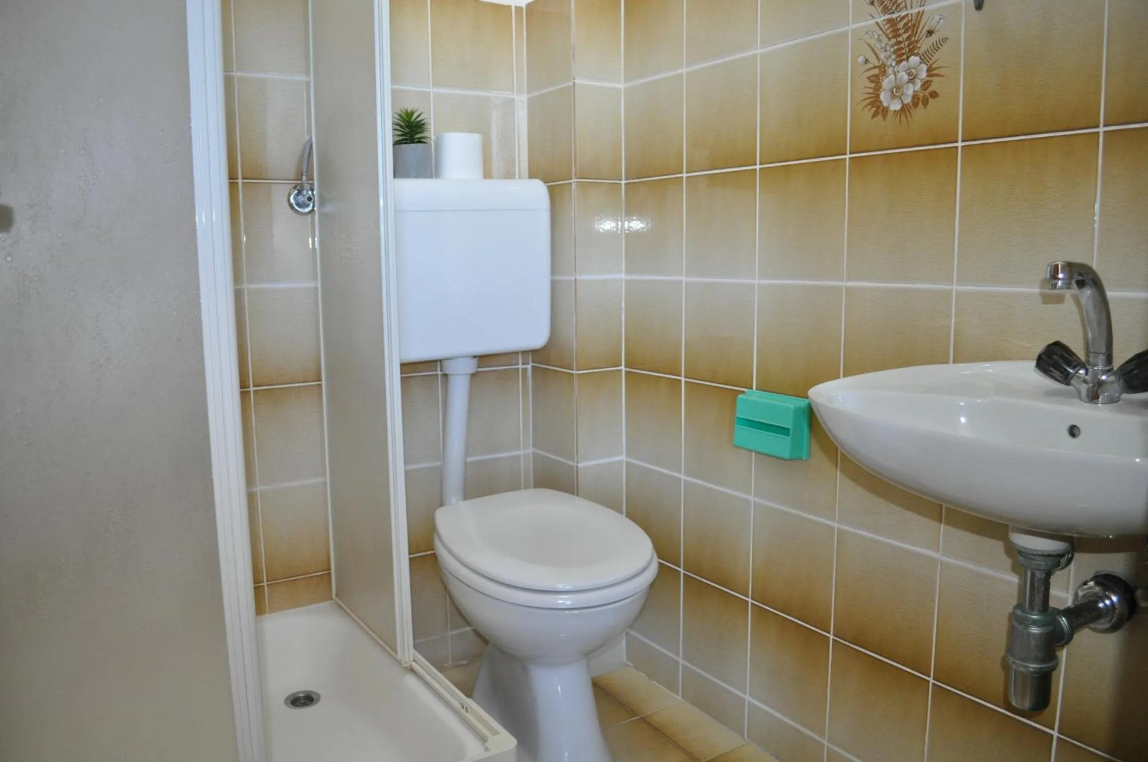 Toilet in Hollywood rooms