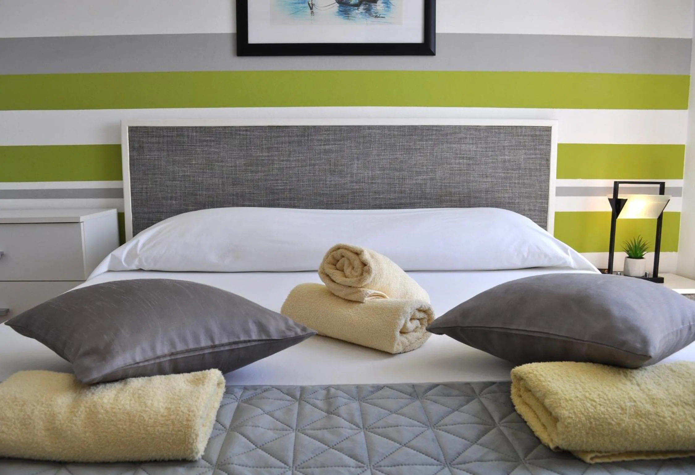 Bed in Hollywood rooms