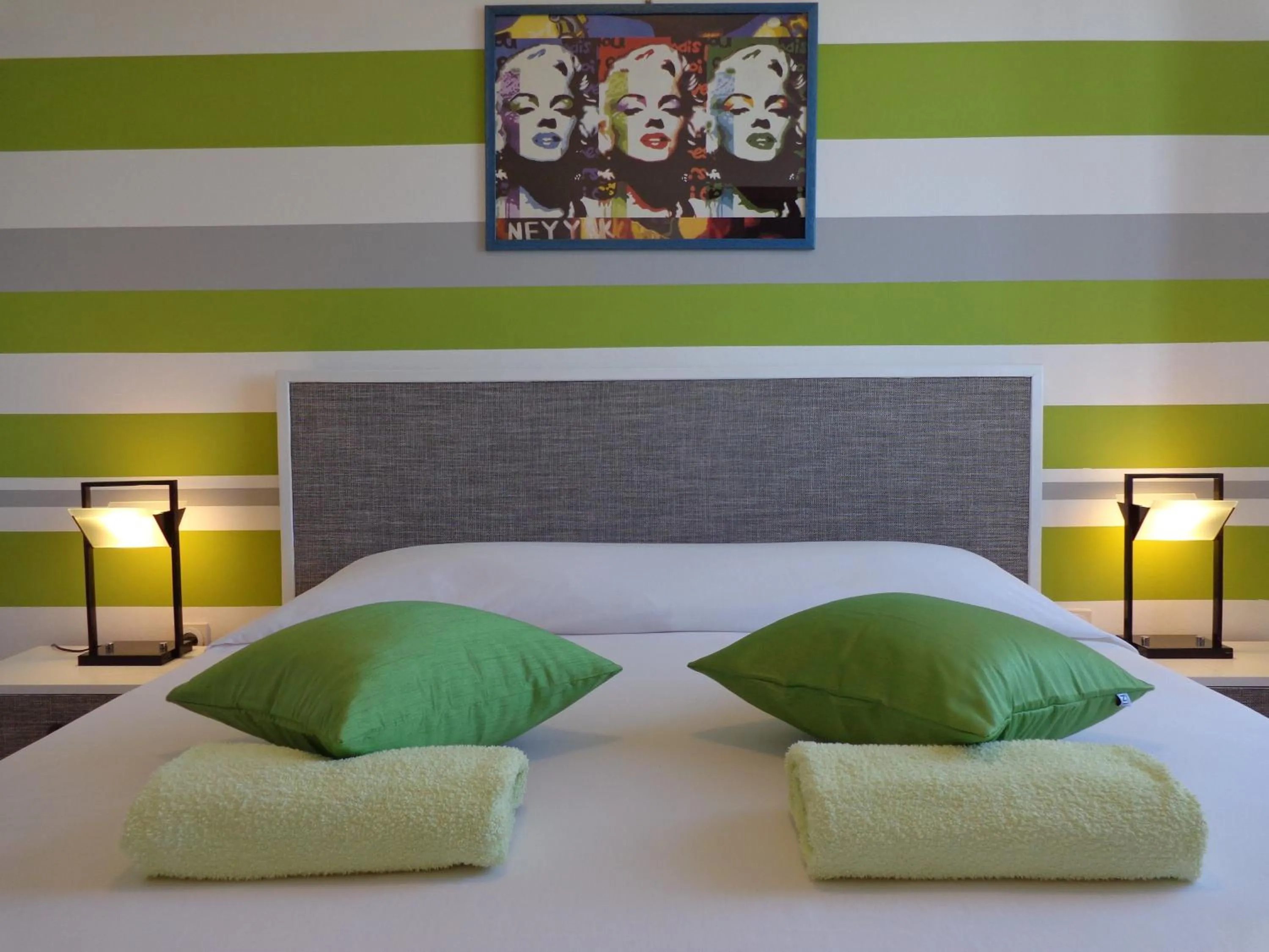 Bed in Hollywood rooms