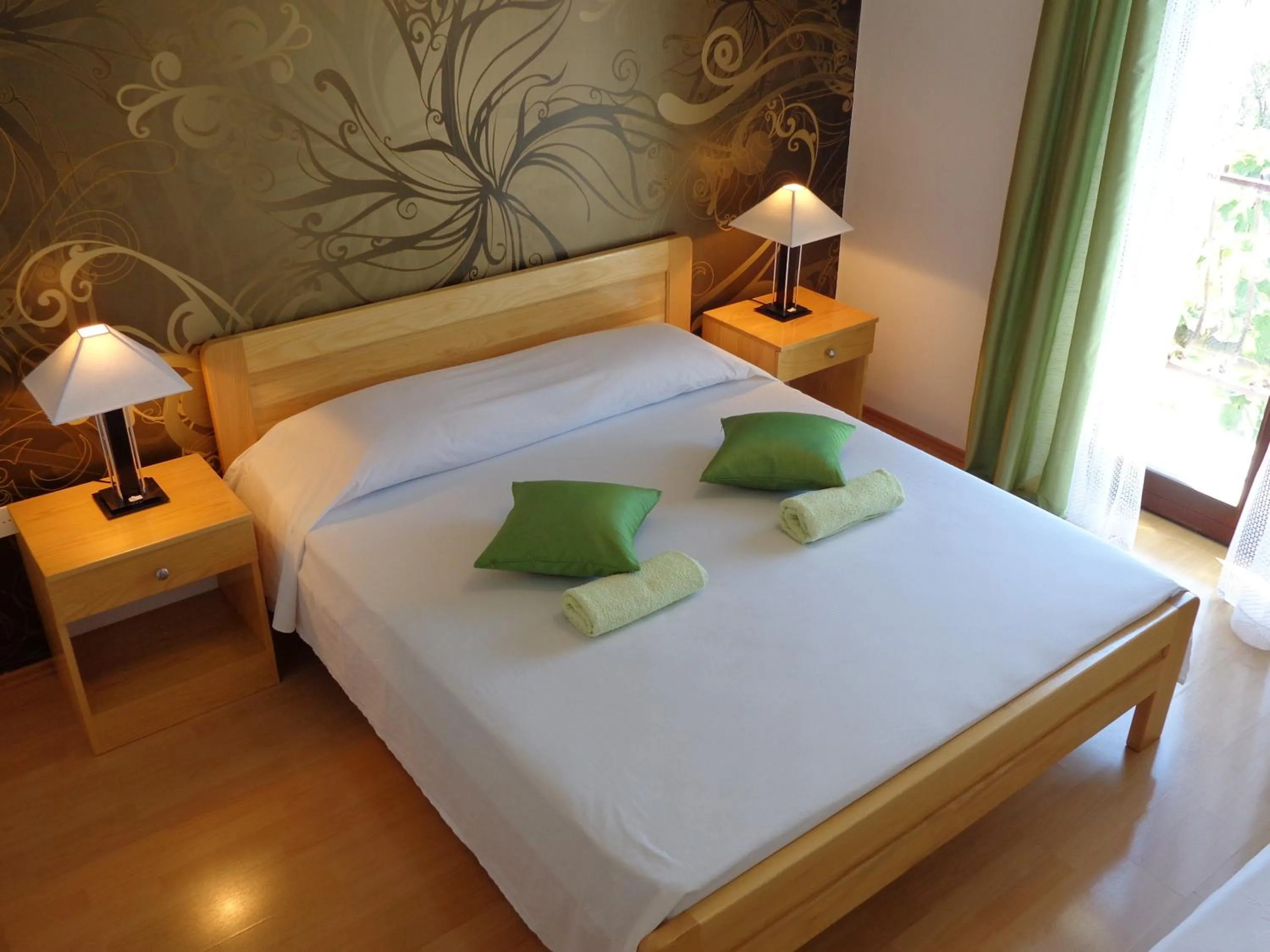Bed in Hollywood rooms