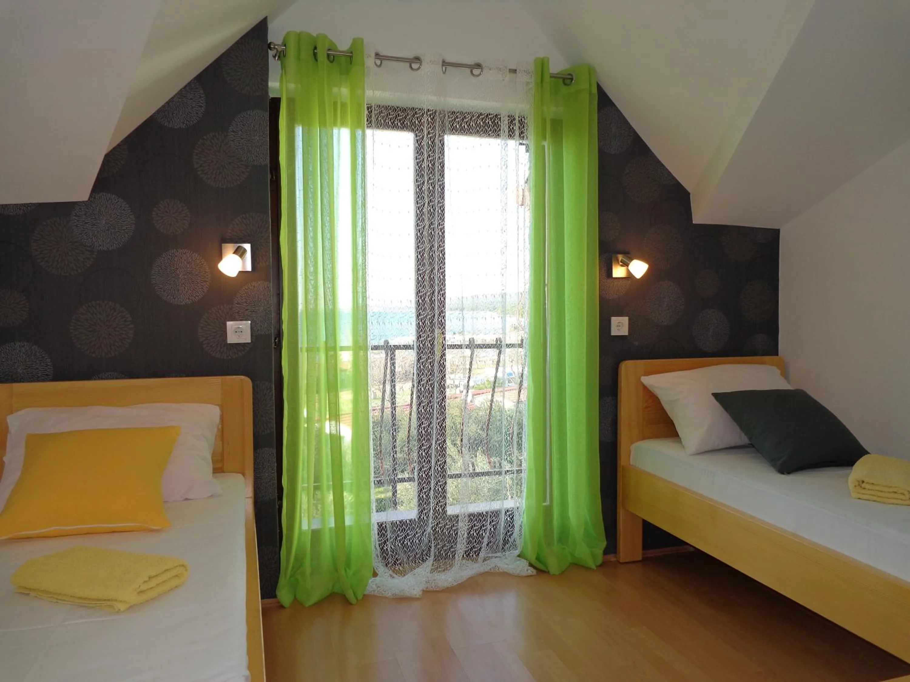 Other, Bed in Hollywood rooms