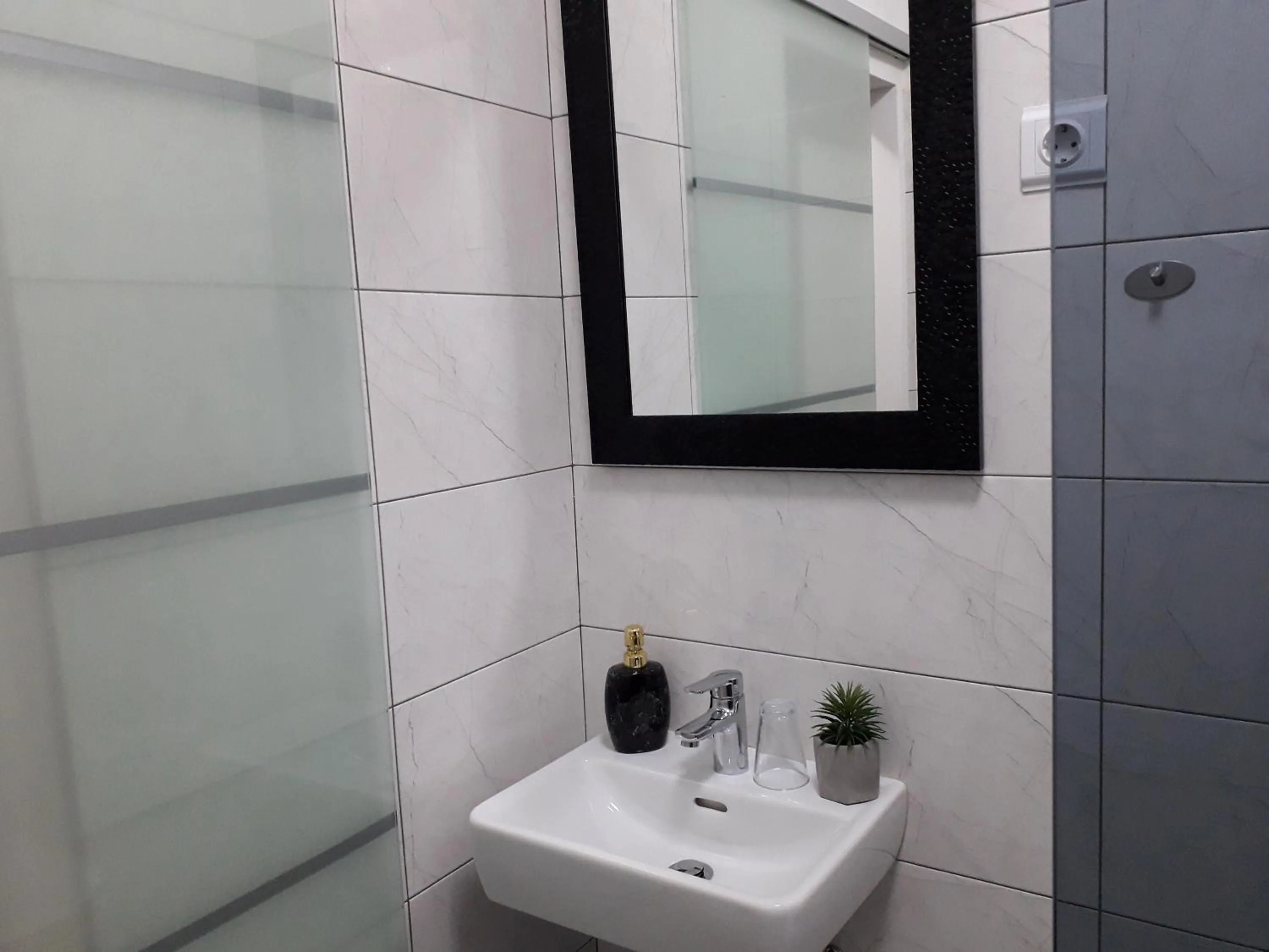 Bathroom in Hollywood rooms