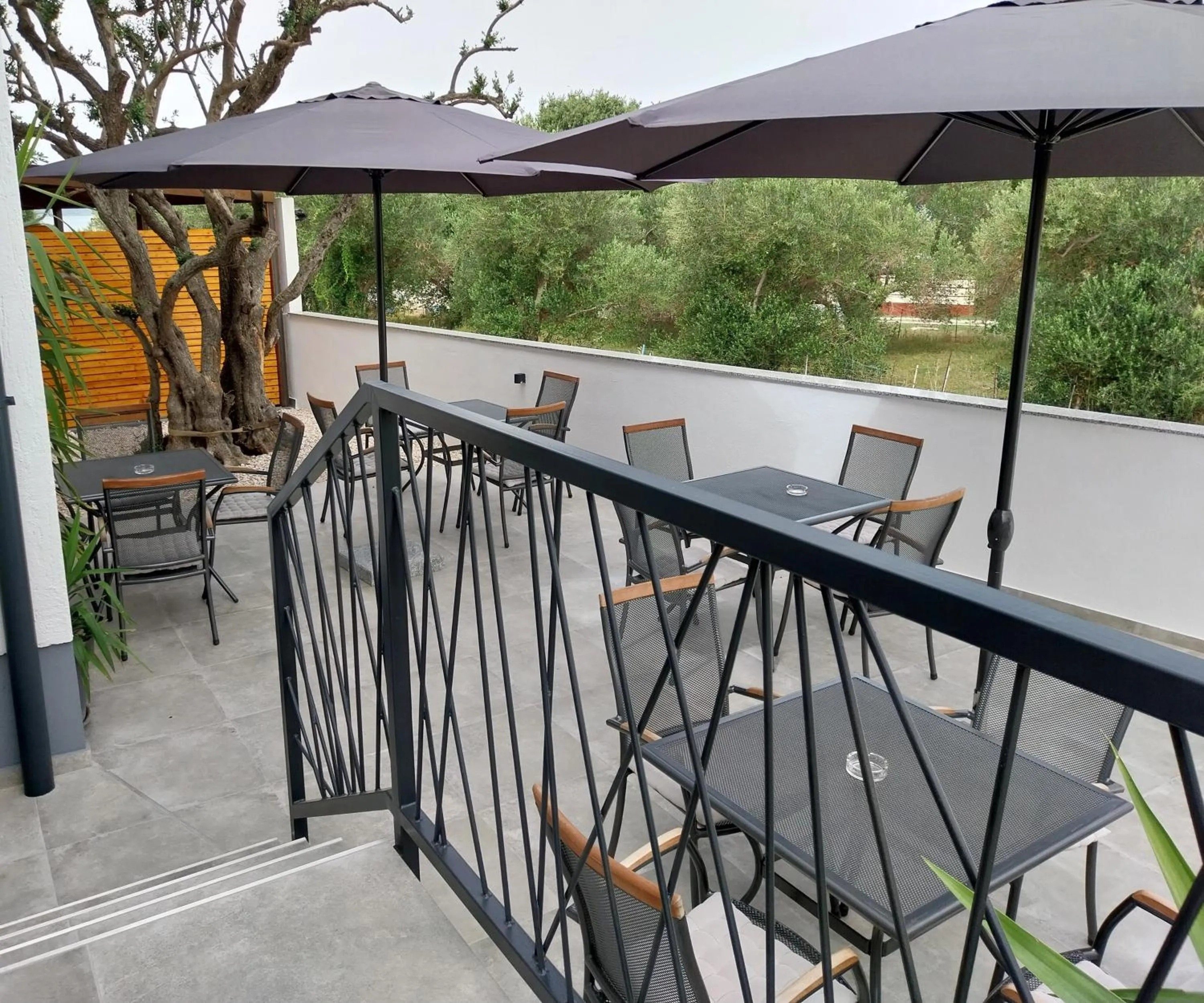 Inner courtyard view in Hollywood rooms