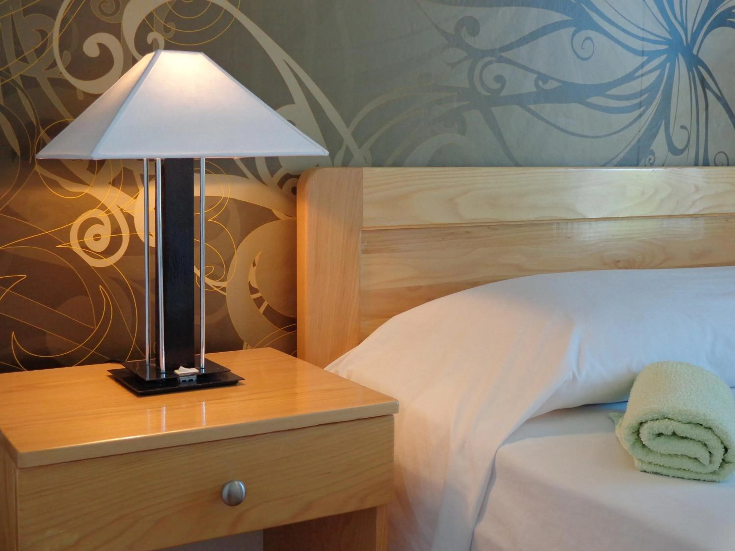 Decorative detail, Bed in Hollywood rooms