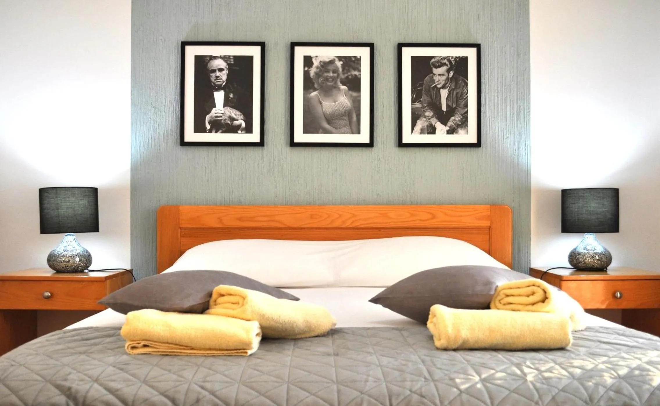 Bed in Hollywood rooms