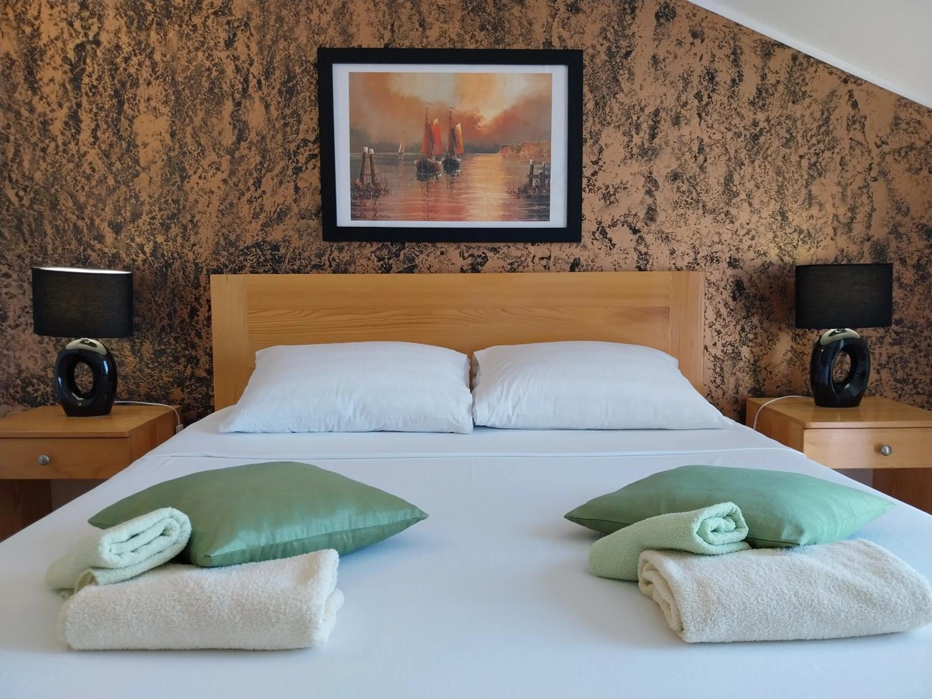 Bed in Hollywood rooms