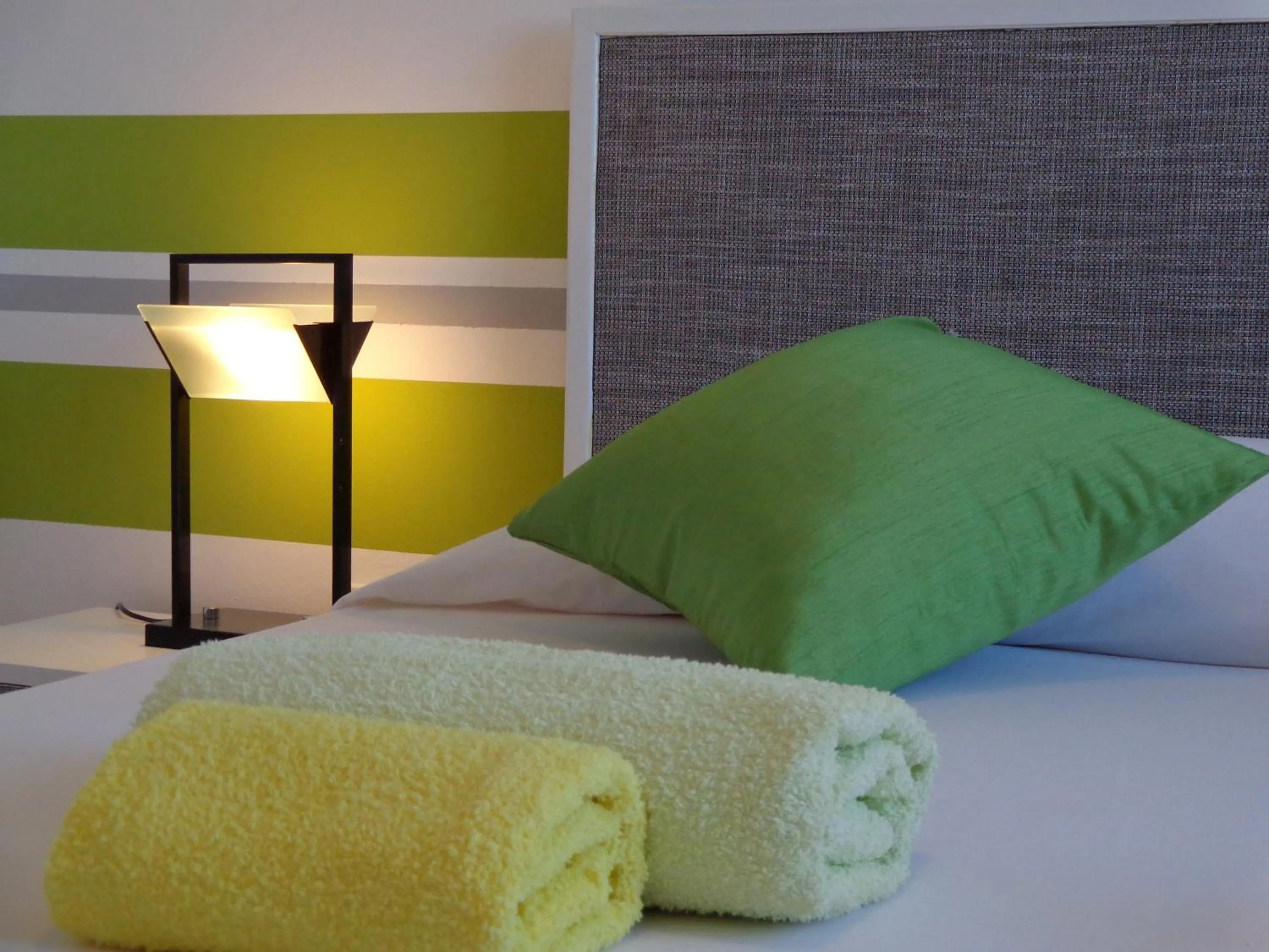 Decorative detail, Bed in Hollywood rooms