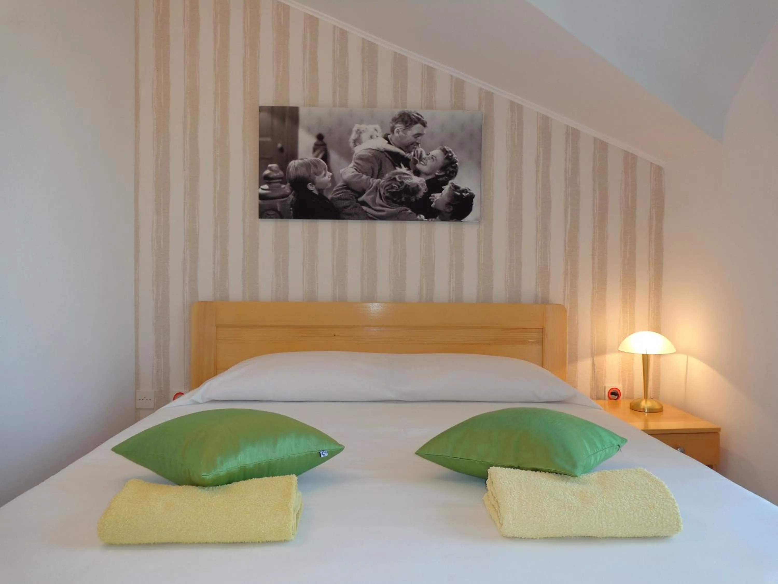 Bed in Hollywood rooms