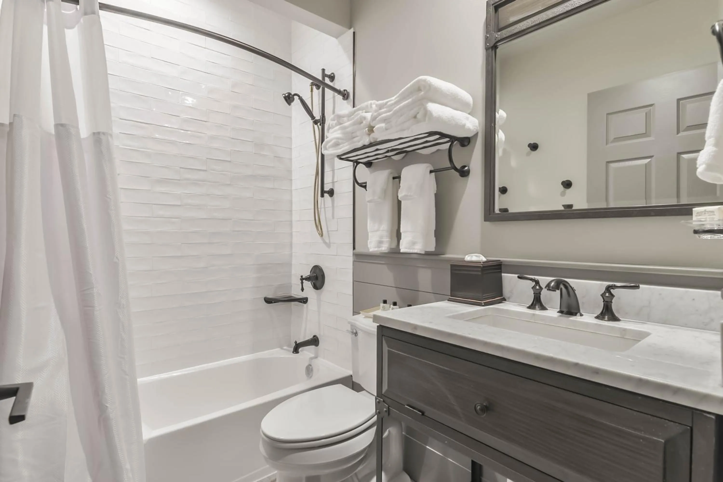 Bath in Harborwalk Lodge