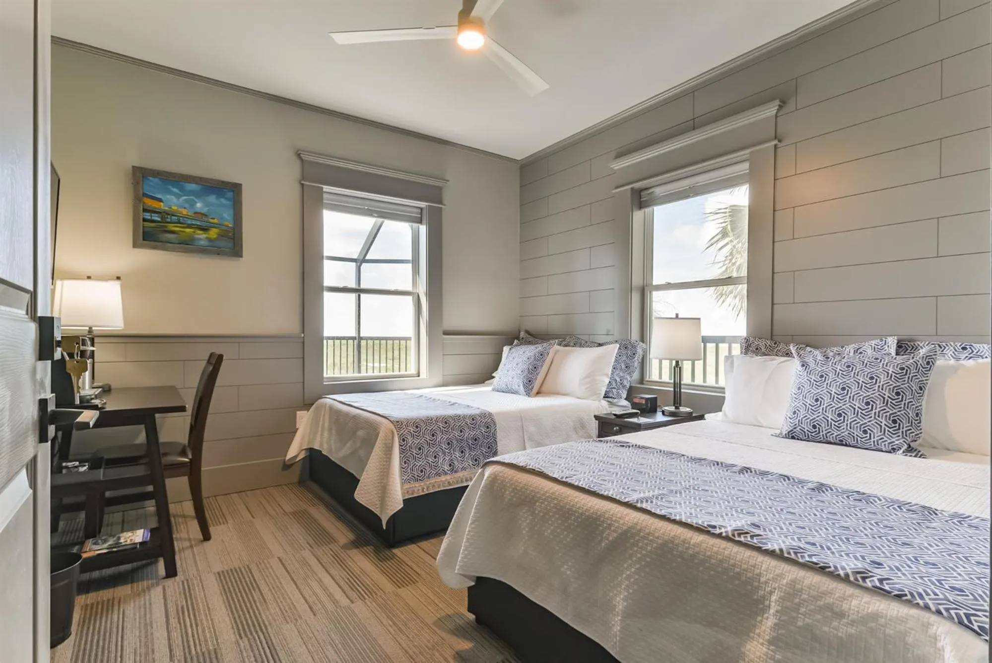 Photo of the whole room, Bed in Harborwalk Lodge