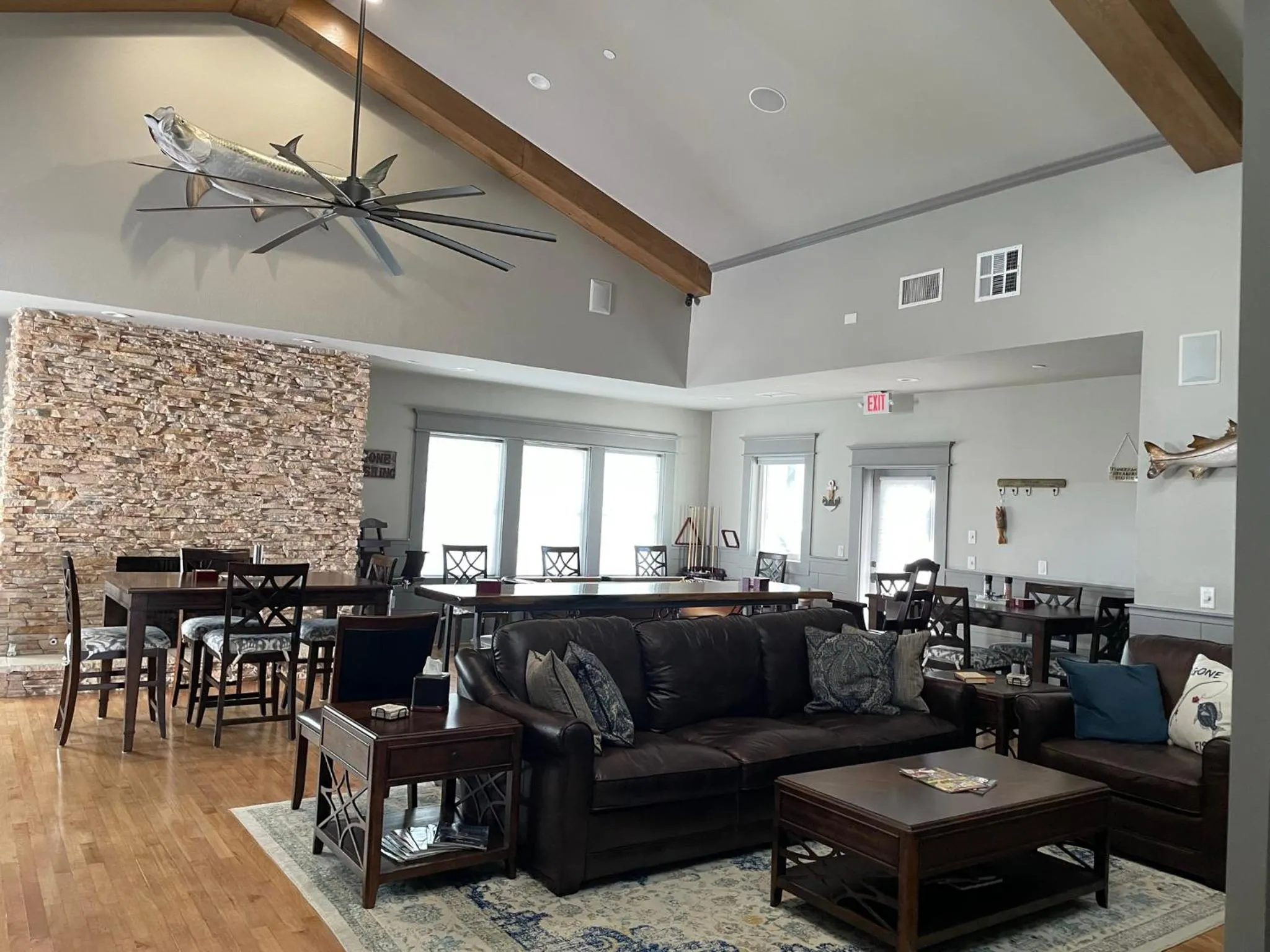 Communal lounge/ TV room in Harborwalk Lodge