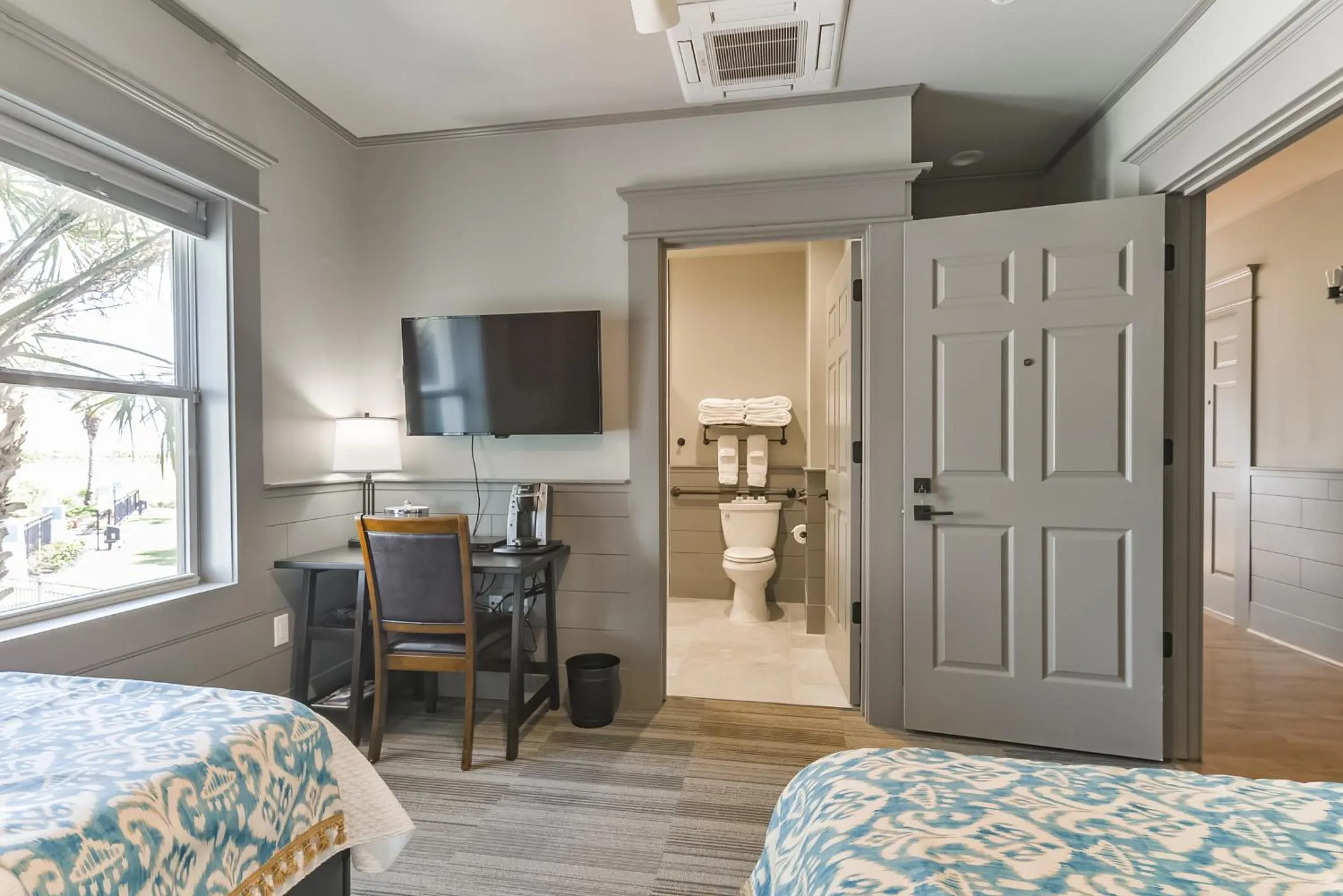 Bedroom, Bed in Harborwalk Lodge