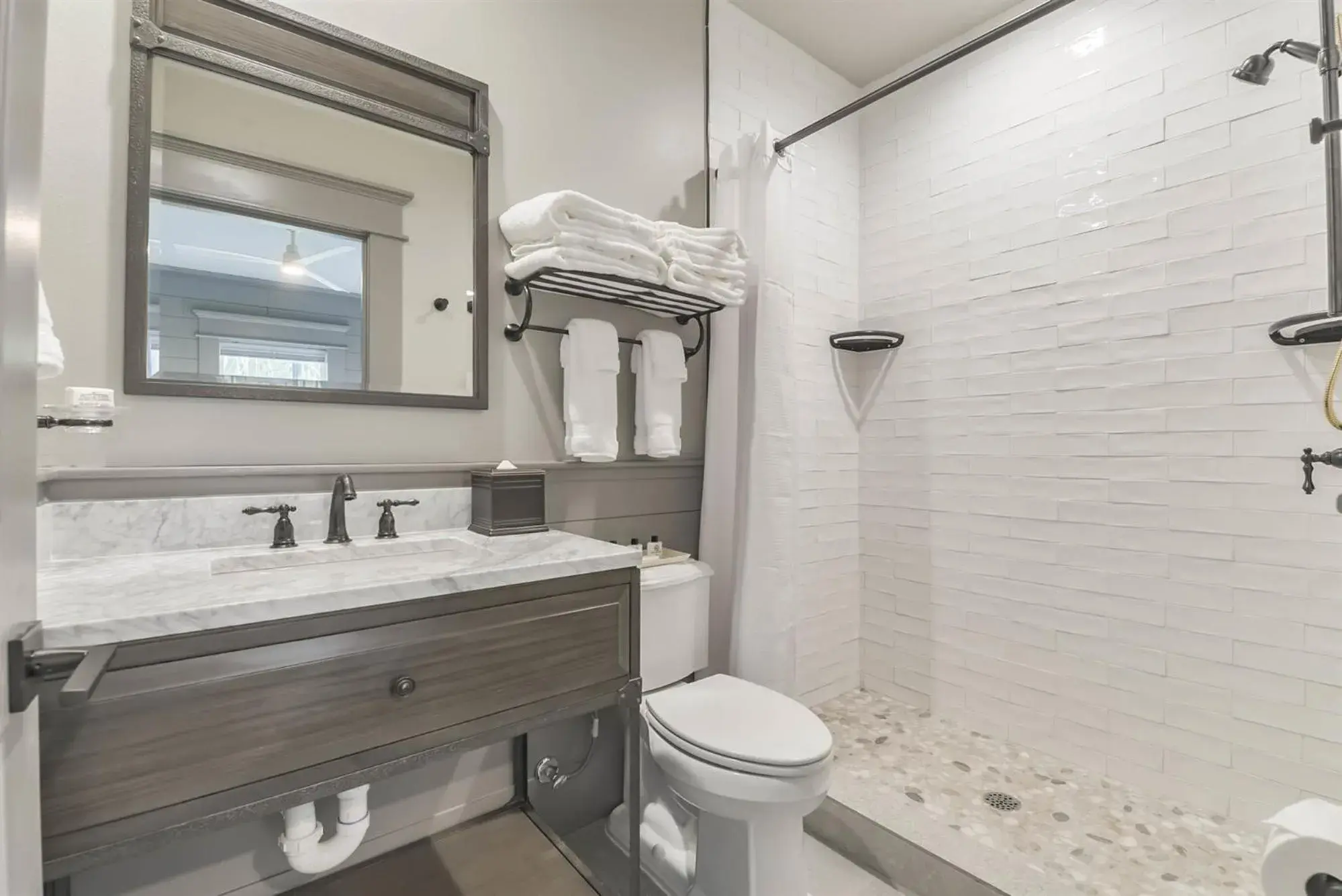 Double Room with Private Bathroom - single occupancy in Harborwalk Lodge Double Room with Private Bathroom - single occupancy in Harborwalk Lodge