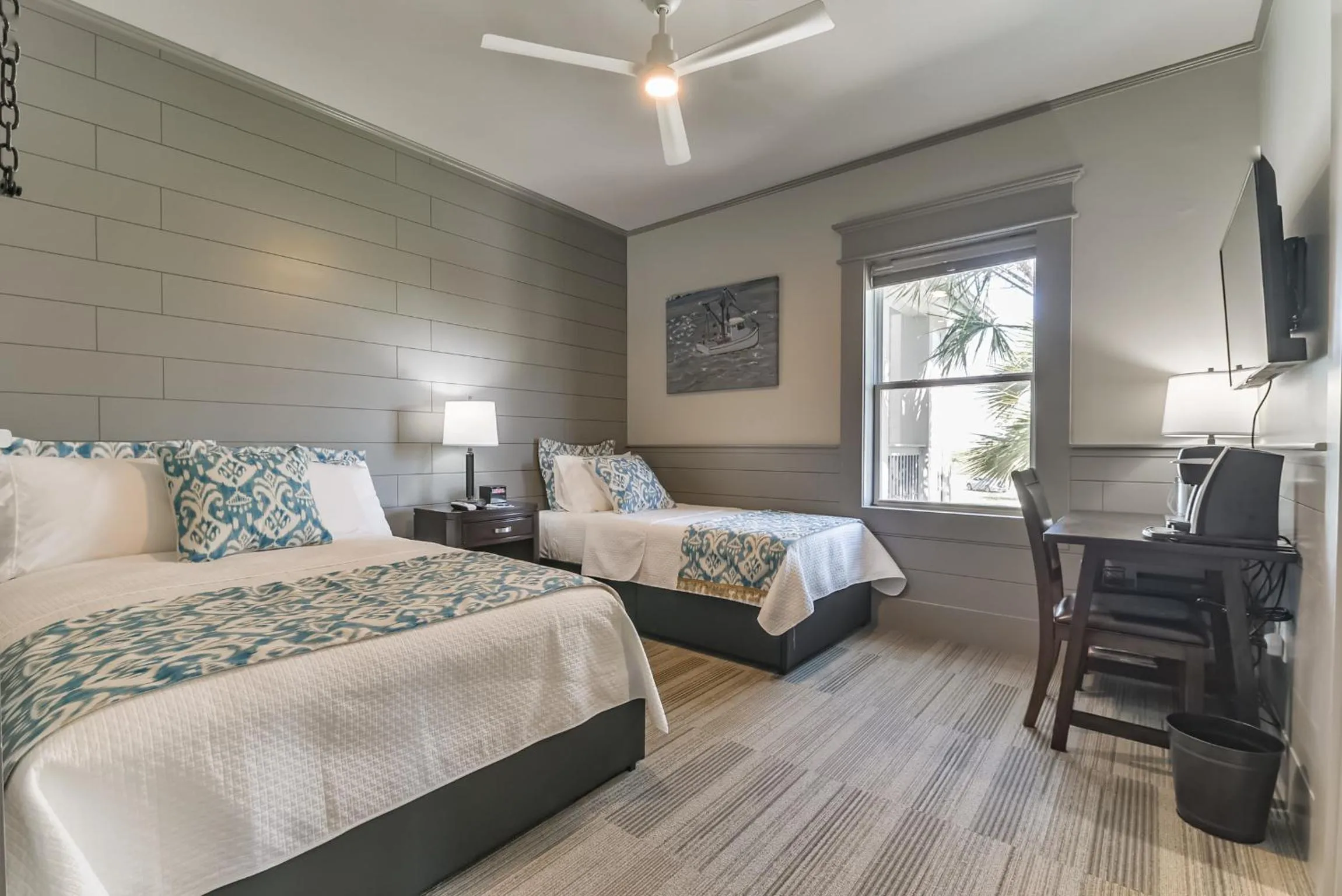 Bedroom, Bed in Harborwalk Lodge