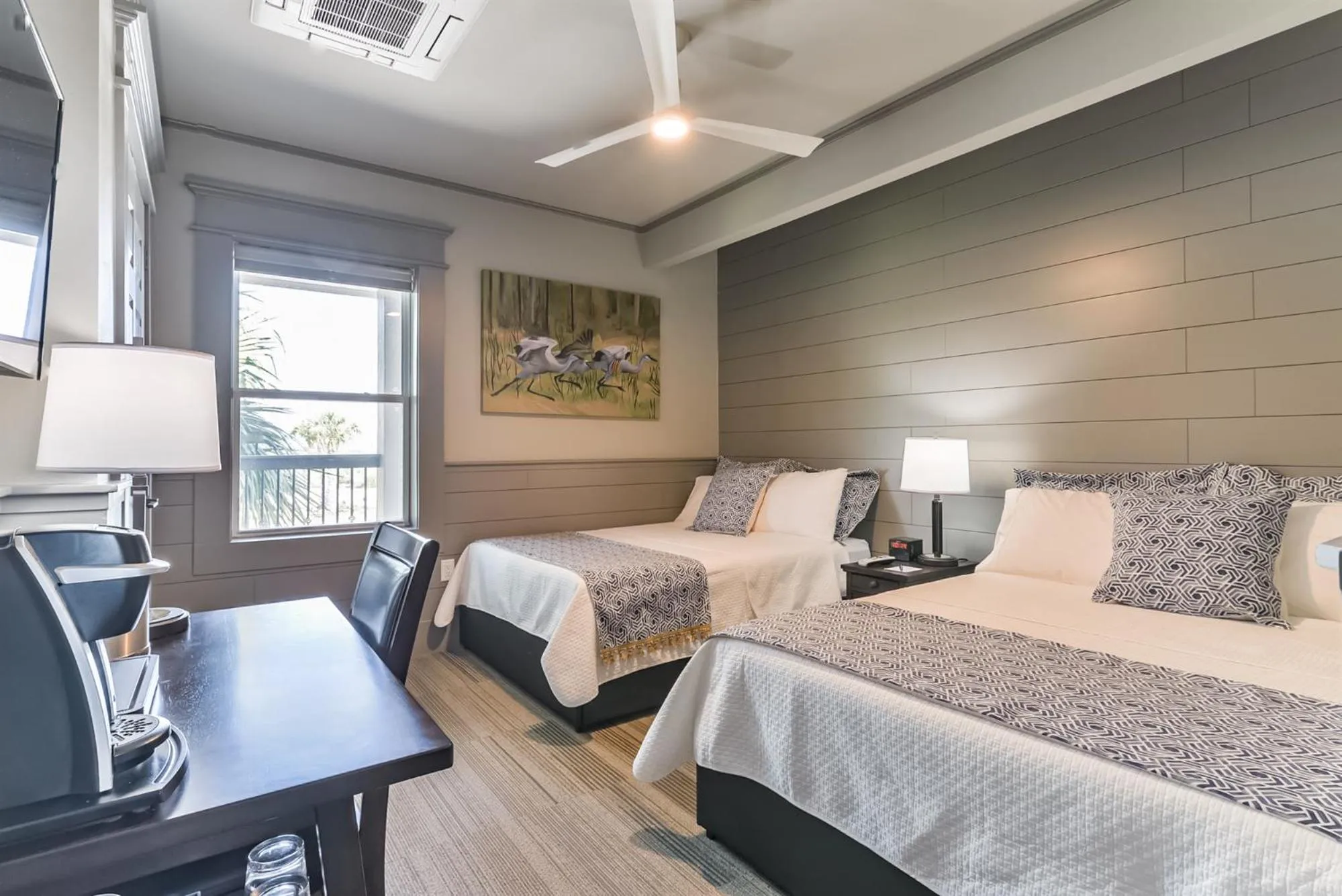 Bedroom, Bed in Harborwalk Lodge