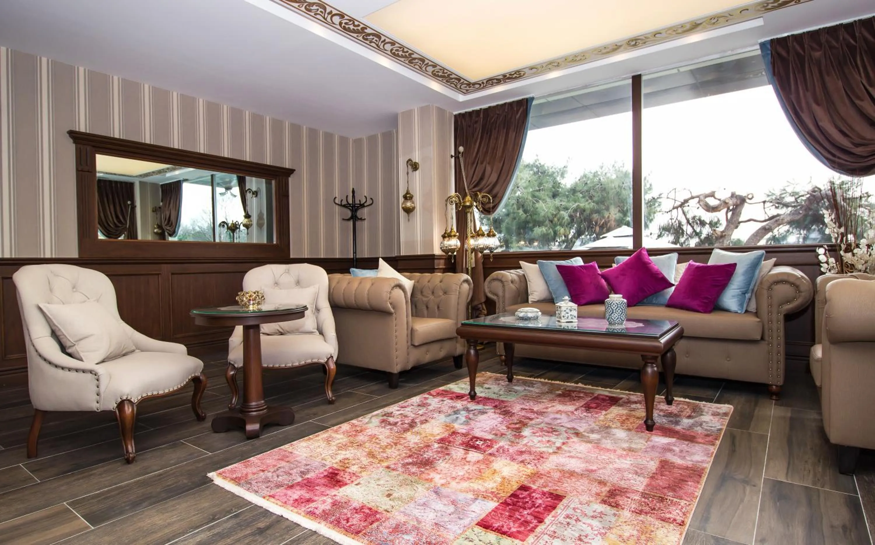 Facade/entrance in Le Marde Hotel