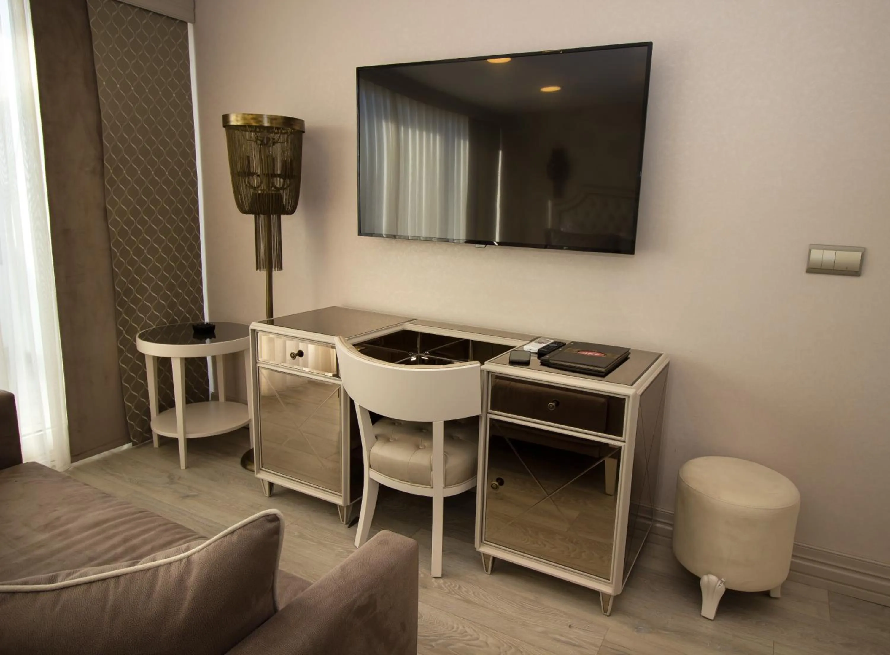 Shower in Le Marde Hotel