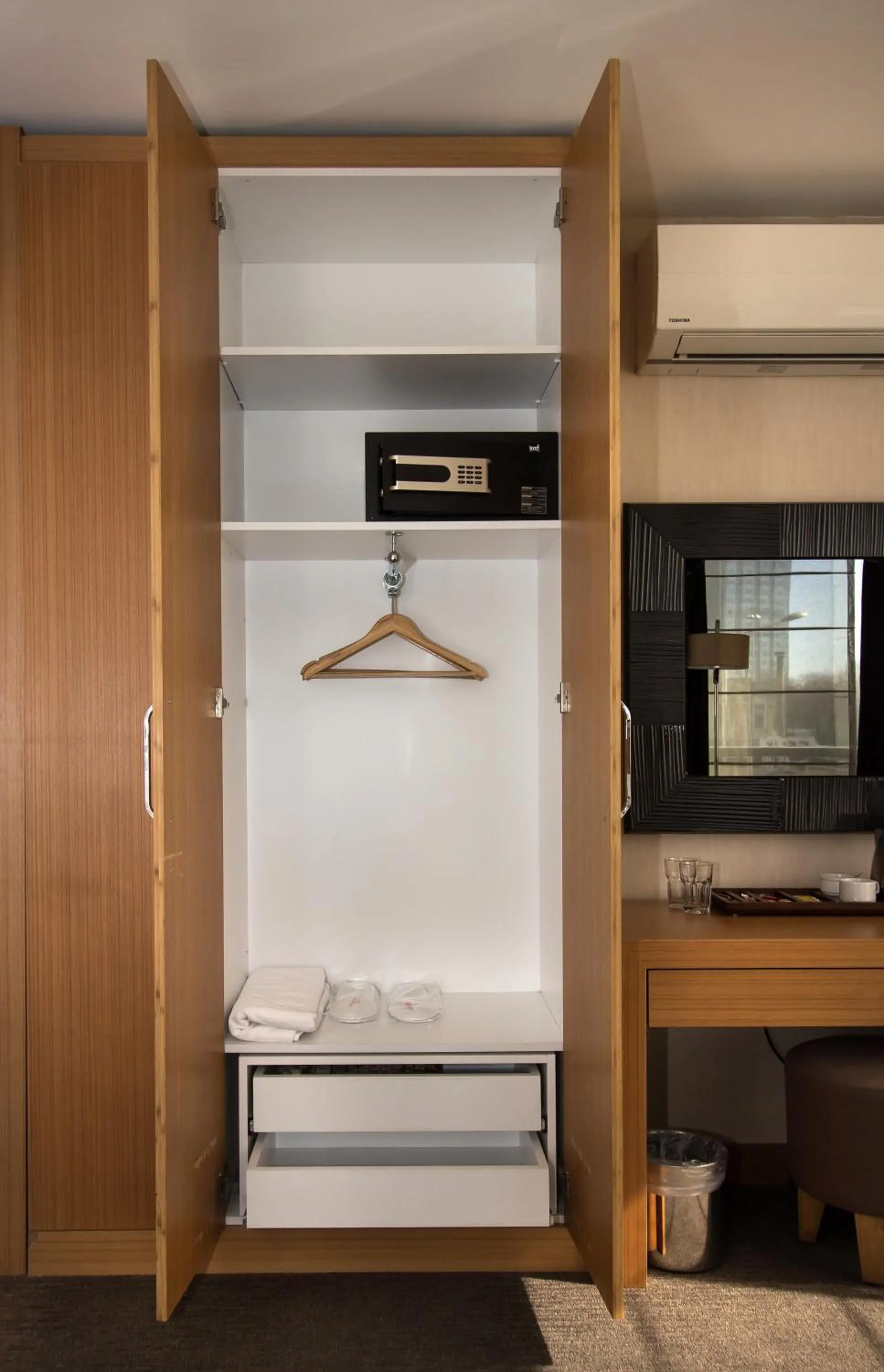 Deluxe Double Room with Sea View in Le Marde Hotel