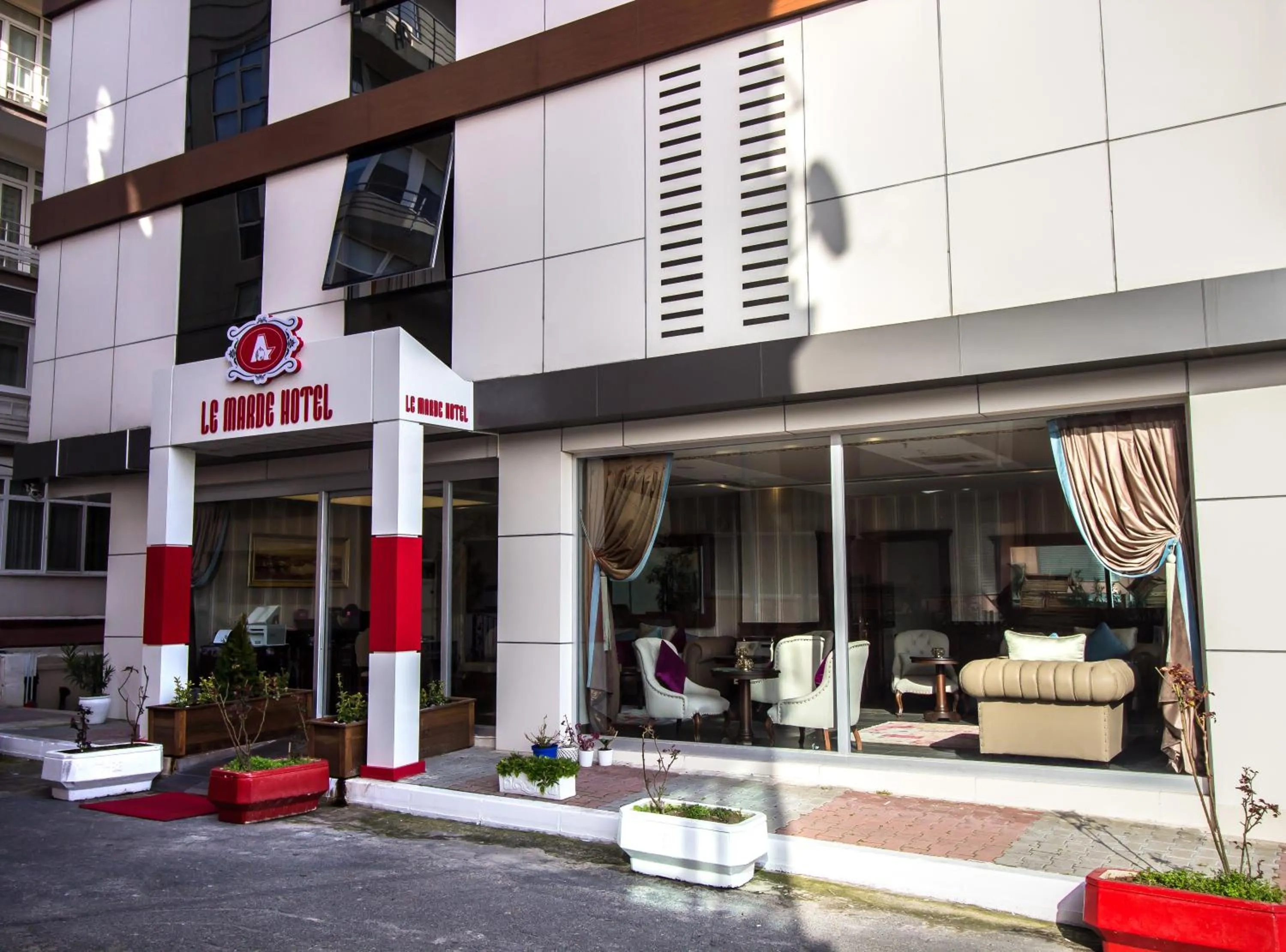 Facade/entrance in Le Marde Hotel