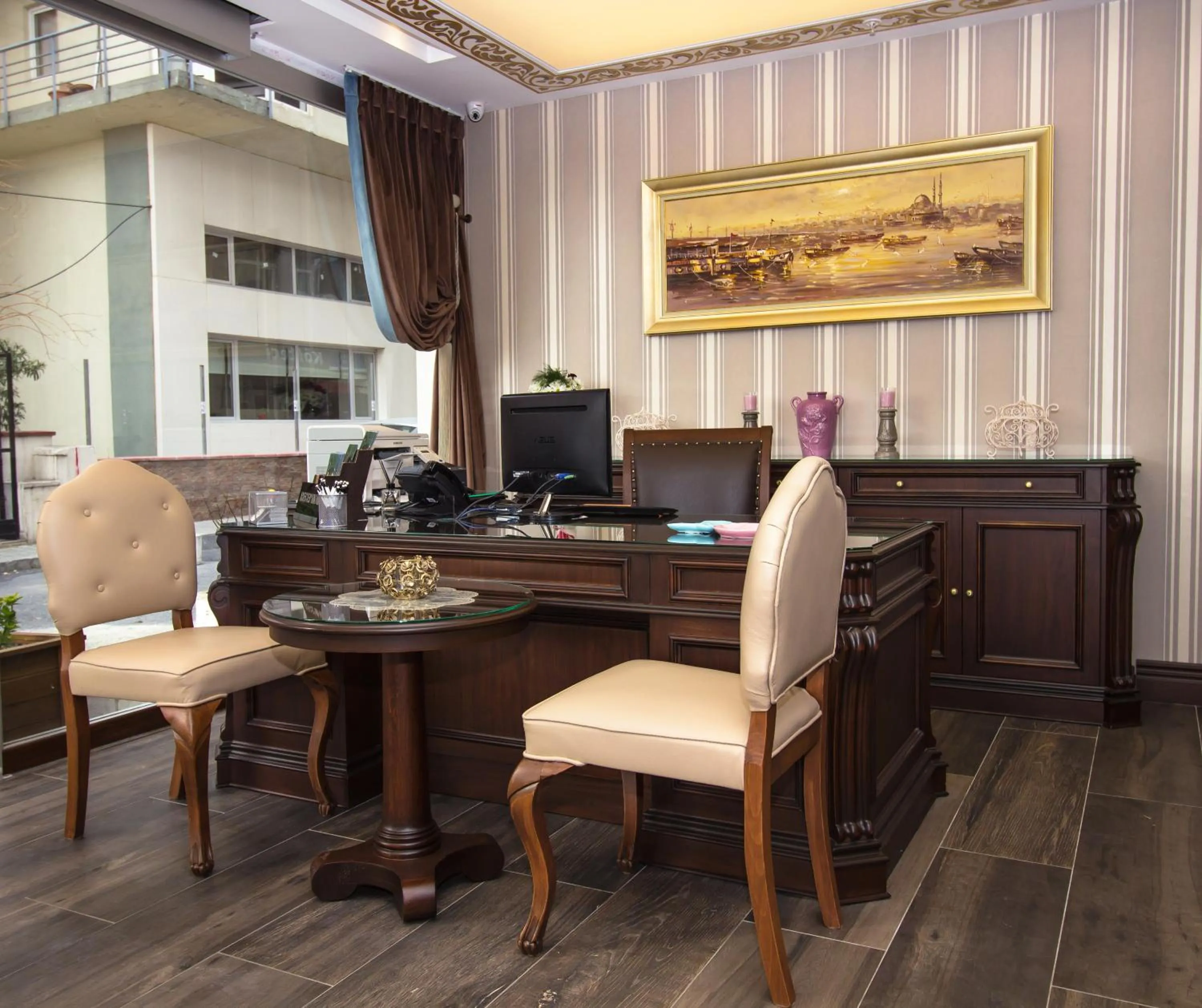 Facade/entrance in Le Marde Hotel