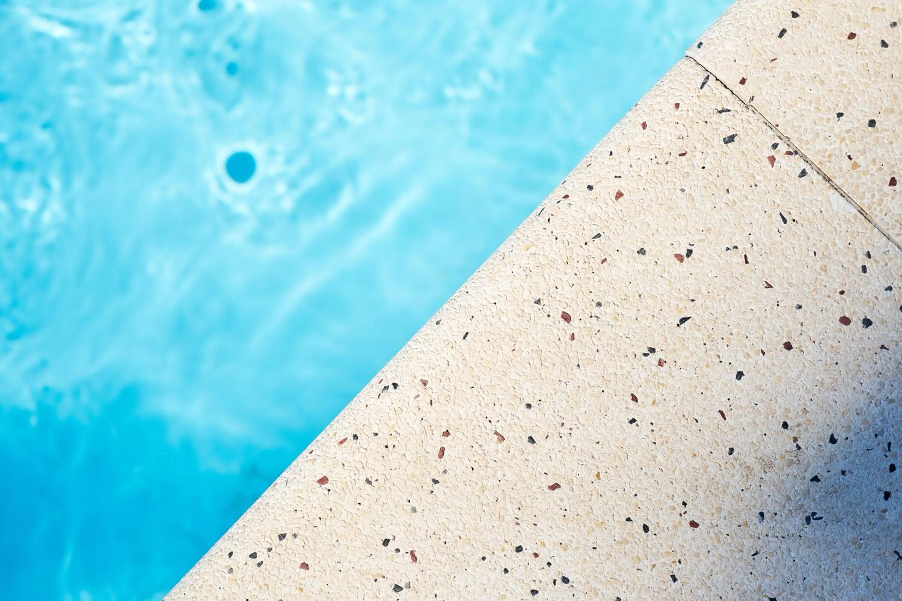 Swimming pool in Sandberghe - Een plek om te verdwalen