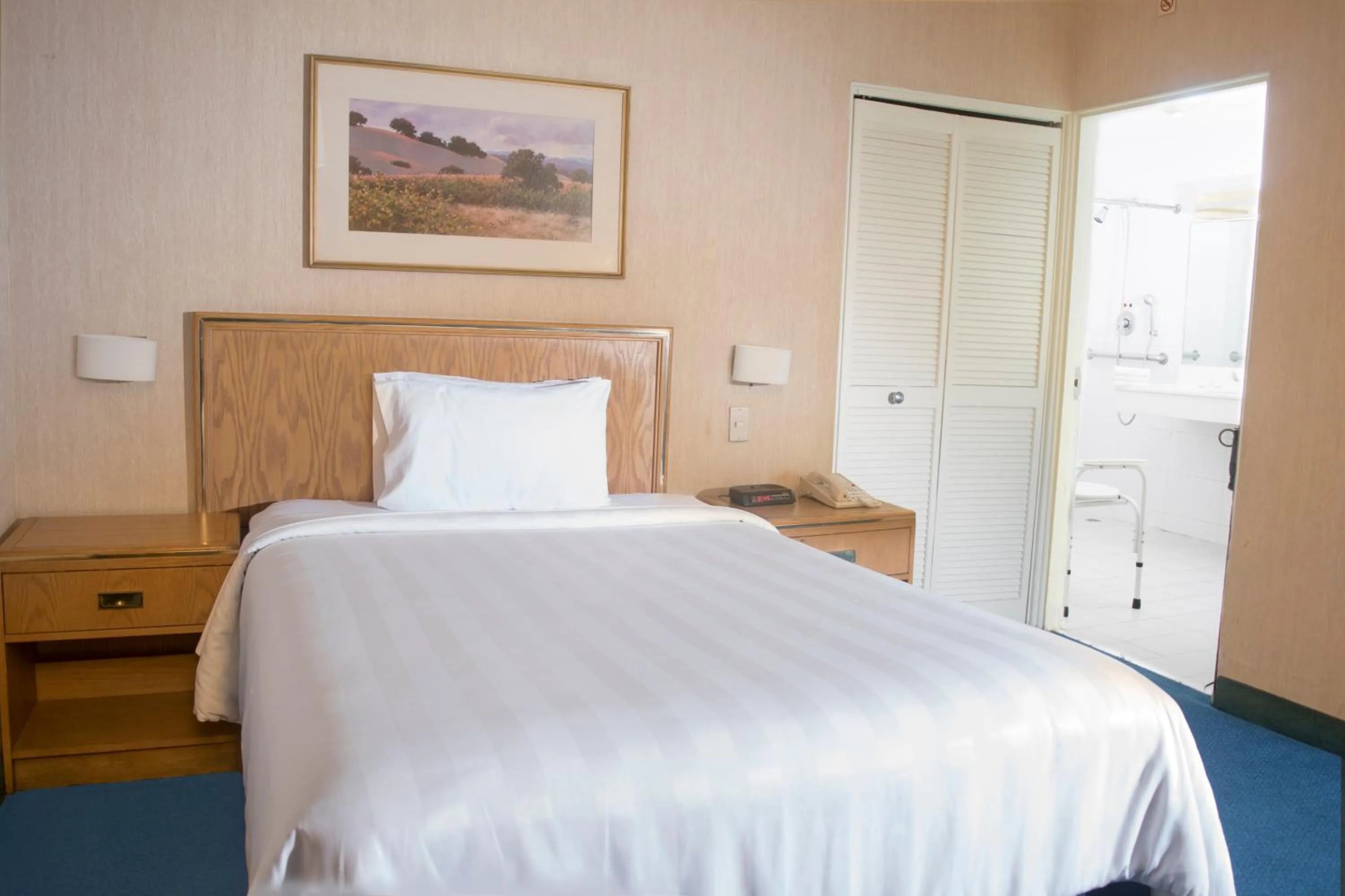 Photo of the whole room, Bed in Travohotel Monterrey Histórico