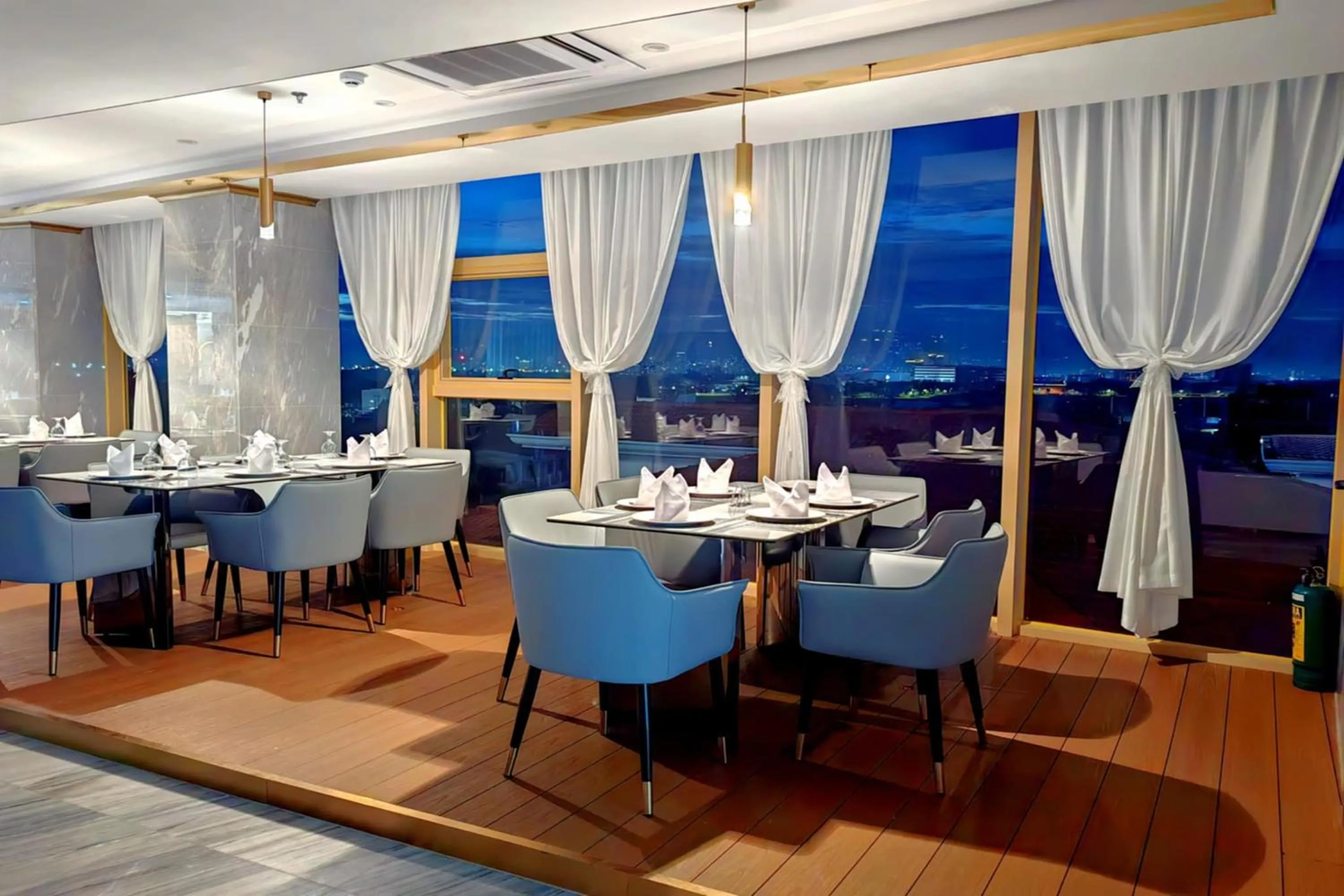 Restaurant/places to eat in Mactan Grand Golden Hotel near Airport