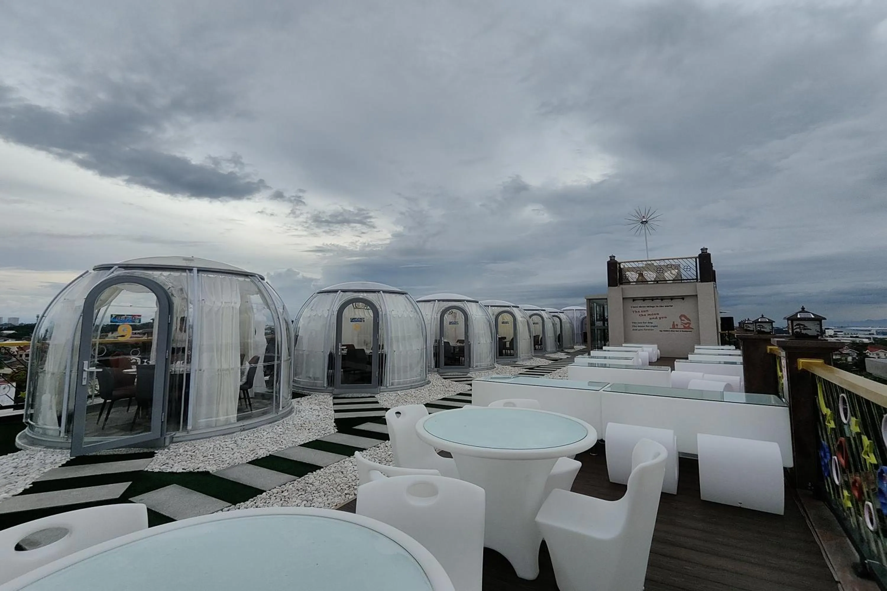 Lounge or bar in Mactan Grand Golden Hotel near Airport