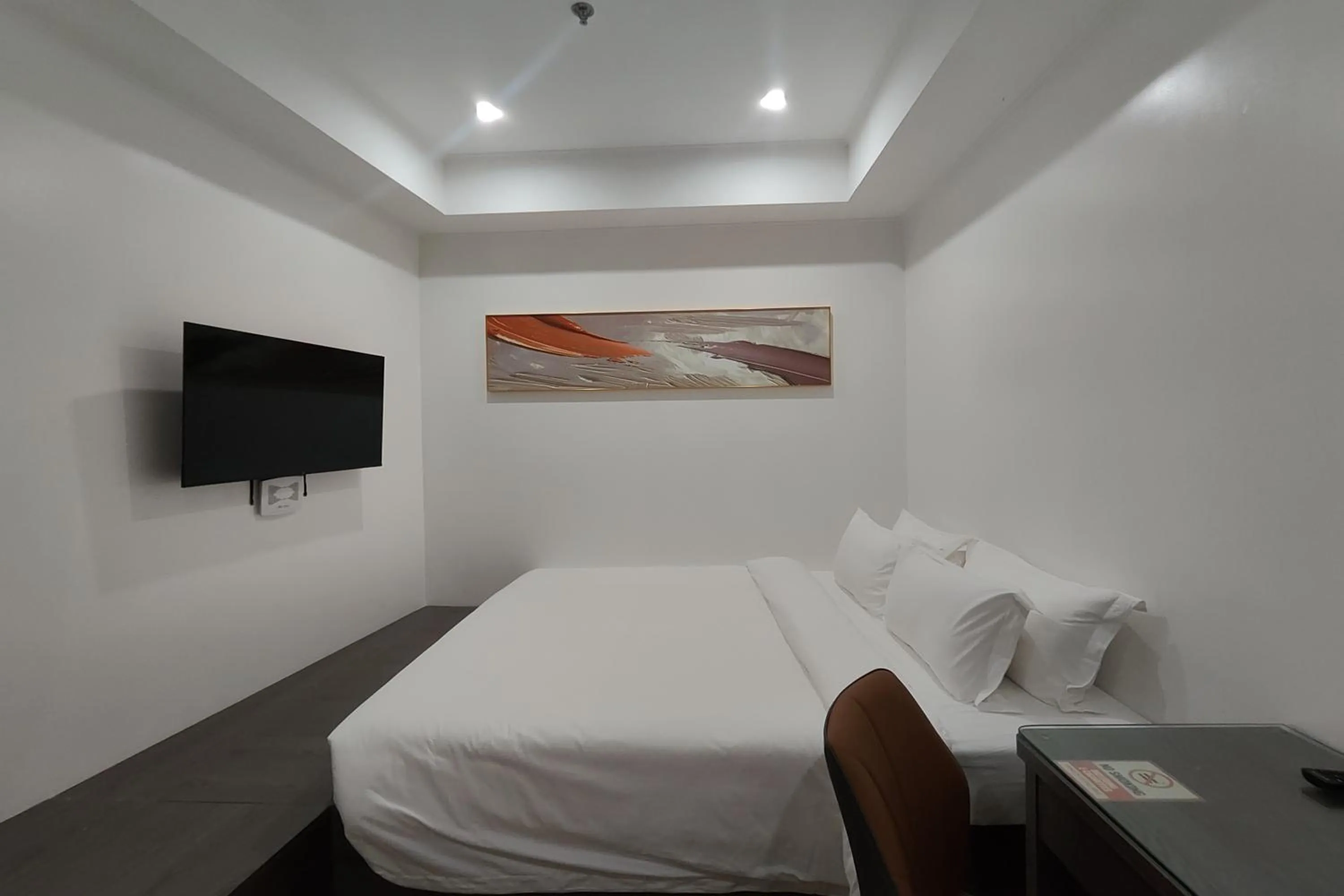 Bedroom, Bed in Mactan Grand Golden Hotel near Airport