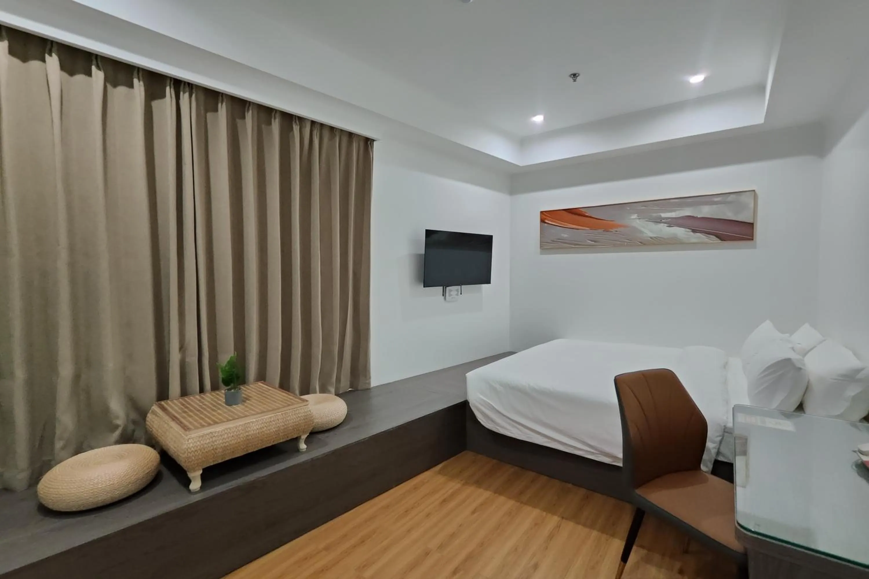 Bedroom, Bed in Mactan Grand Golden Hotel near Airport