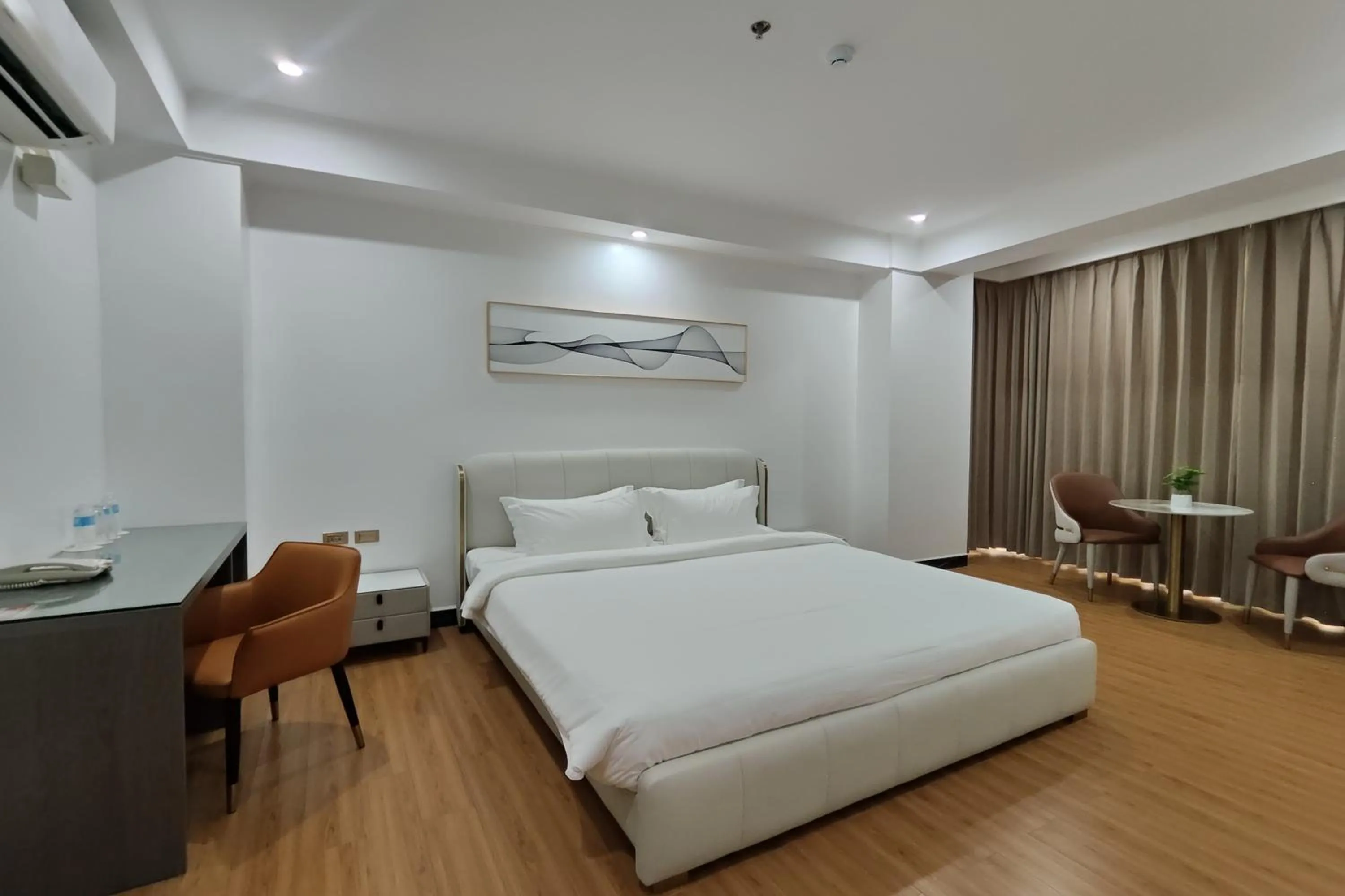 Bedroom, Bed in Mactan Grand Golden Hotel near Airport