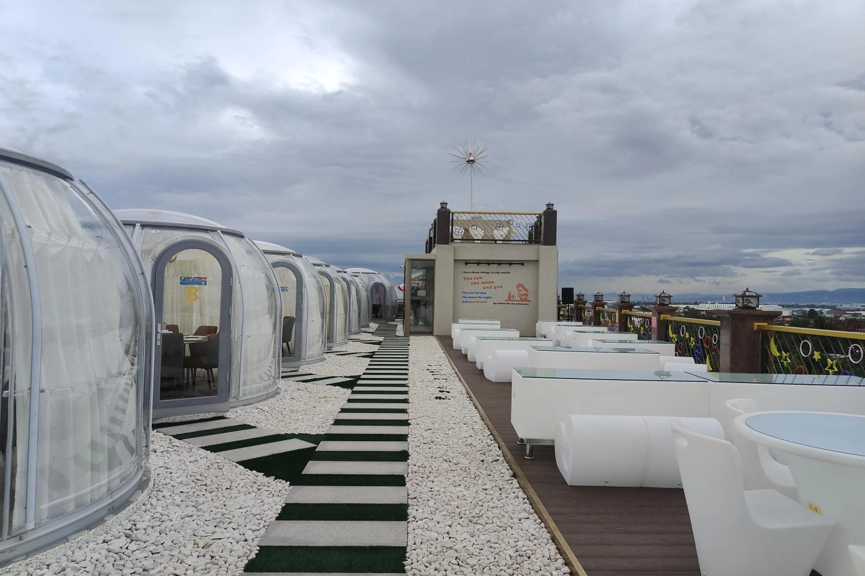 Lounge or bar in Mactan Grand Golden Hotel near Airport