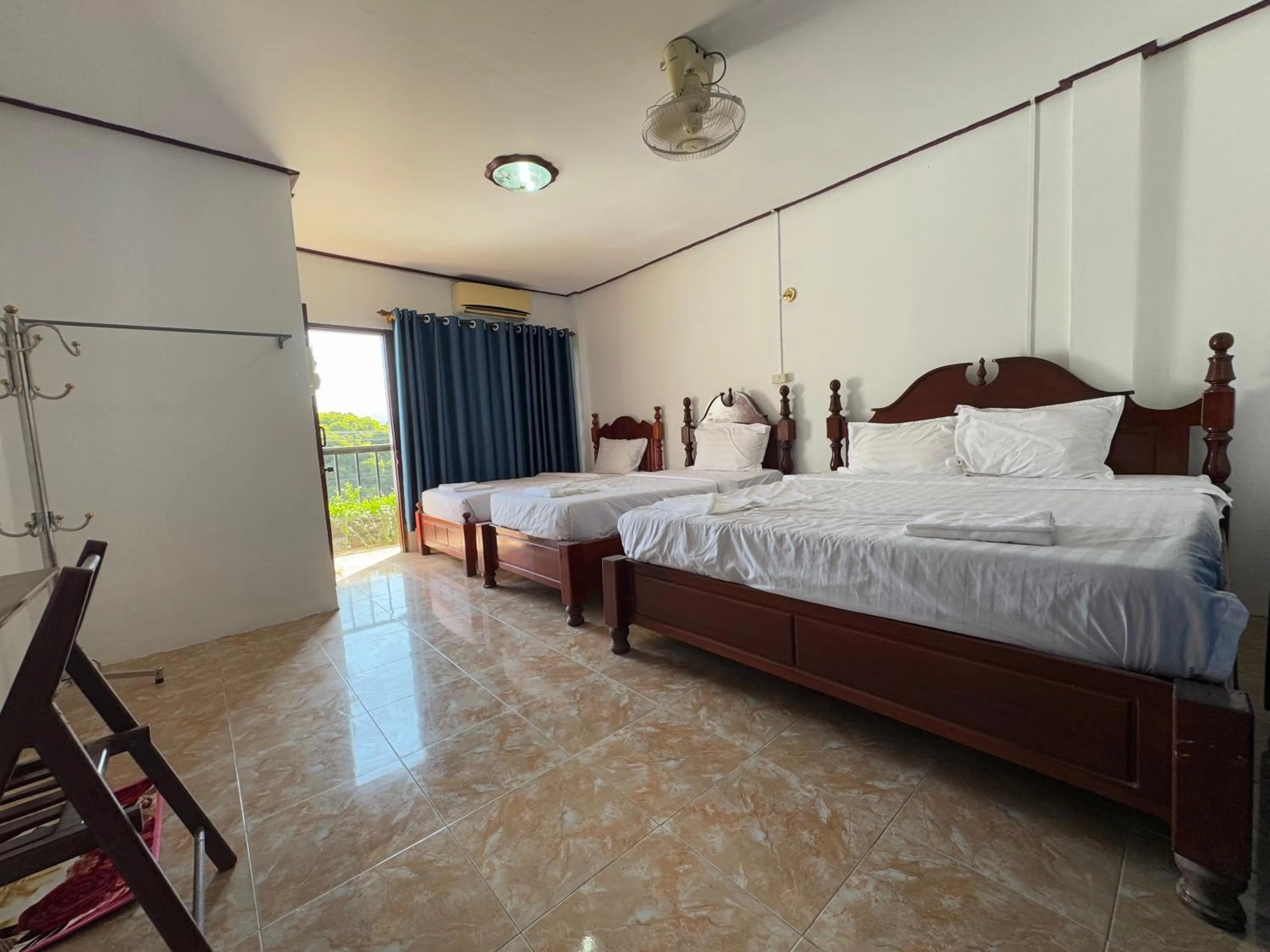 Bedroom, Bed in Vang Vieng Green Central Hotel