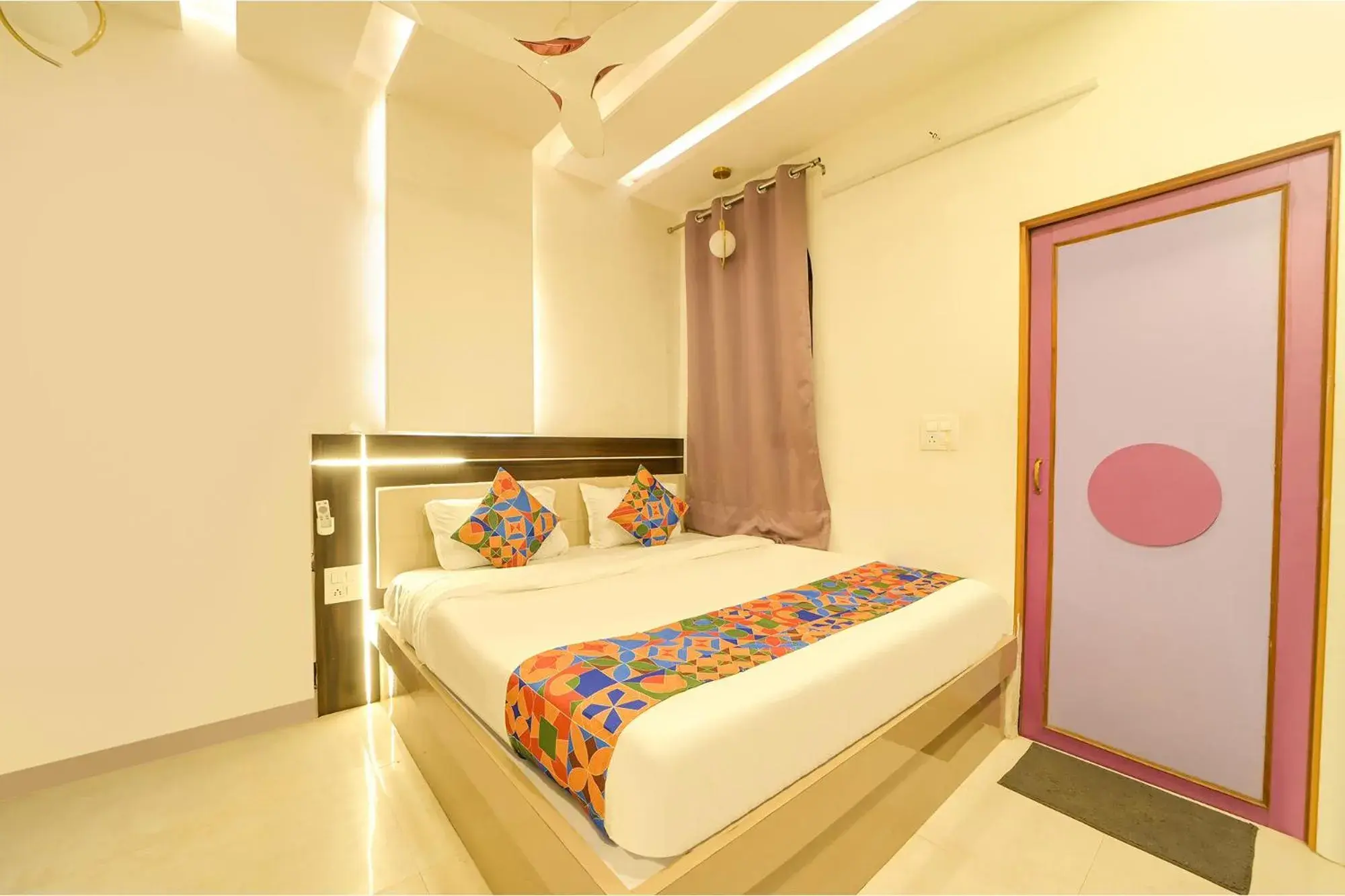 Superior Double Room in FabHotel Blooming Beds Pearl Superior Double Room in FabHotel Blooming Beds Pearl