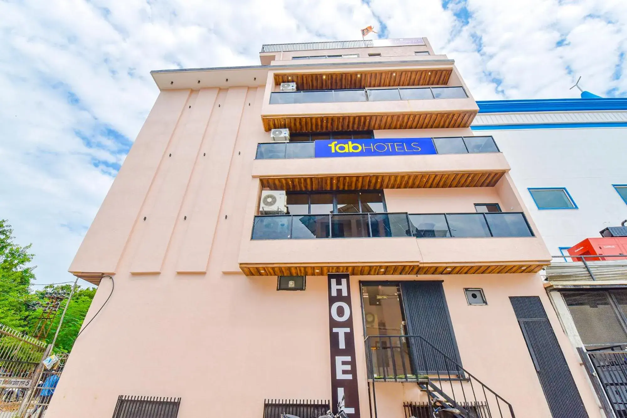 Property building in FabHotel Blooming Beds Pearl Property building in FabHotel Blooming Beds Pearl