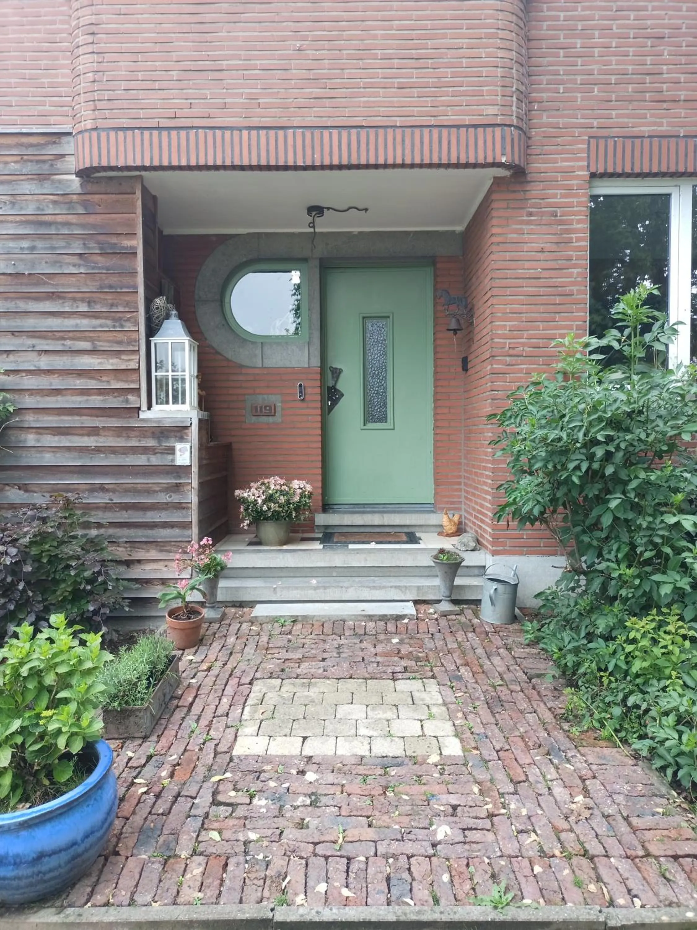 Facade/entrance in B&B Halen