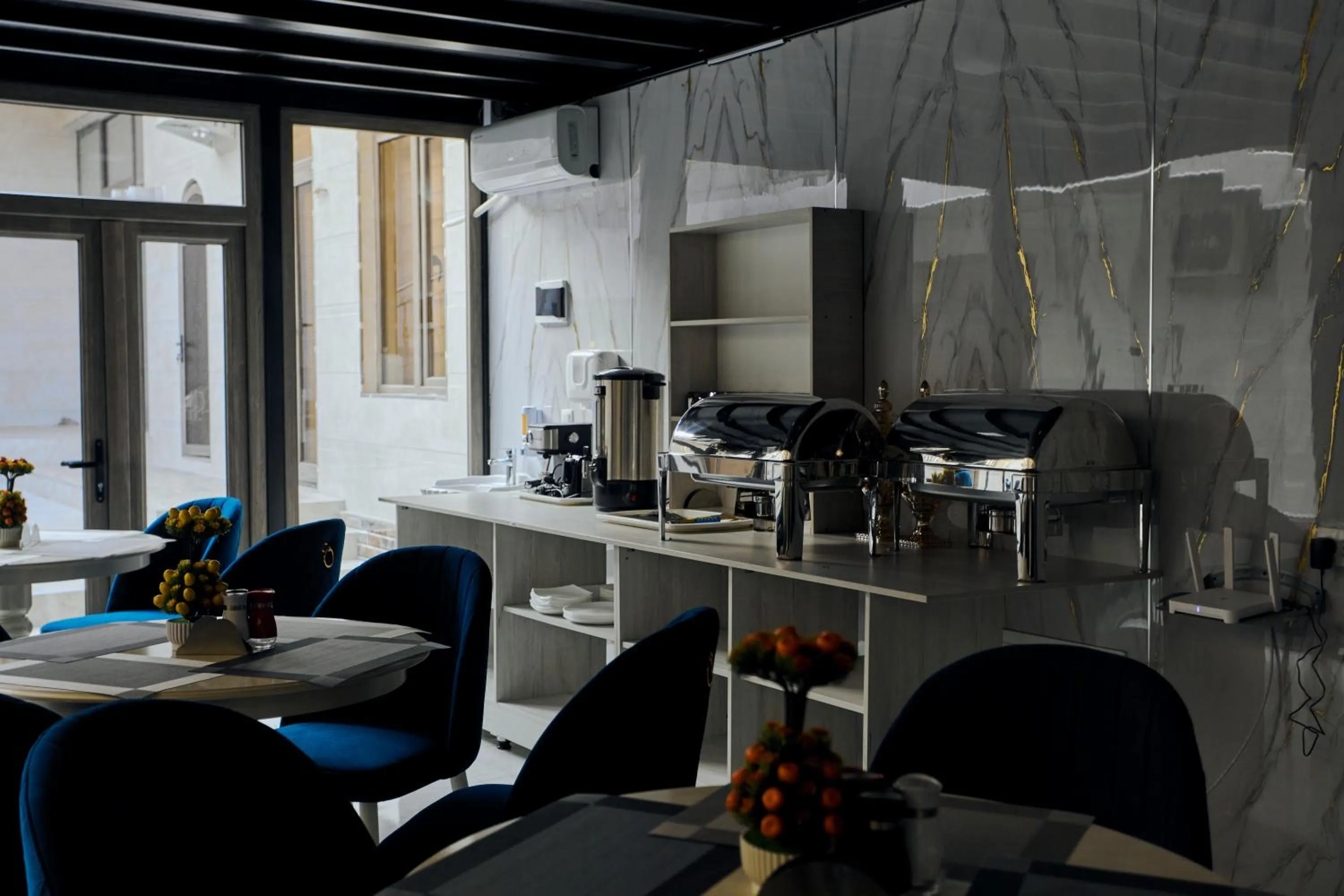 Restaurant/places to eat in Registan Gold