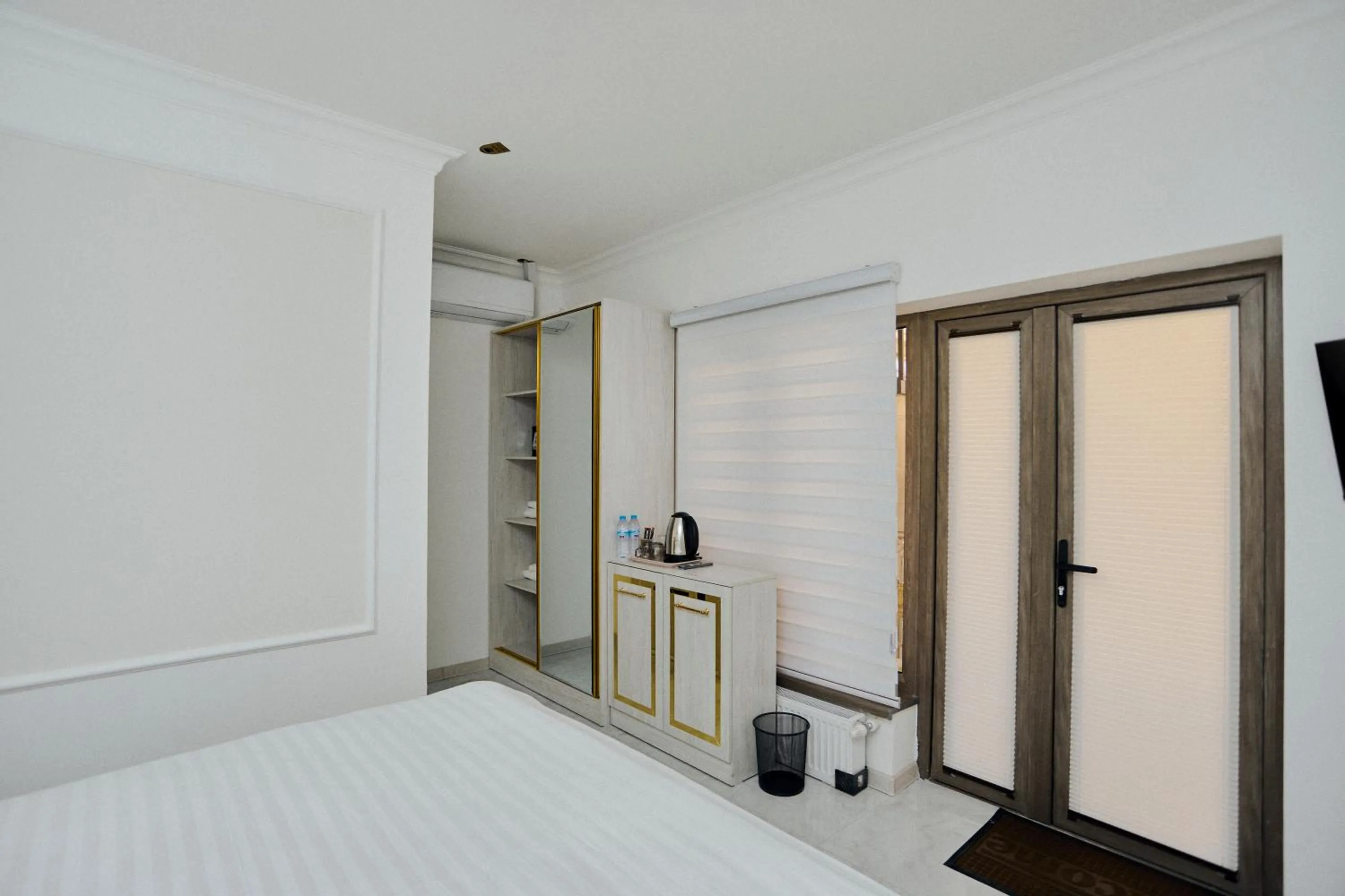 wardrobe in Registan Gold