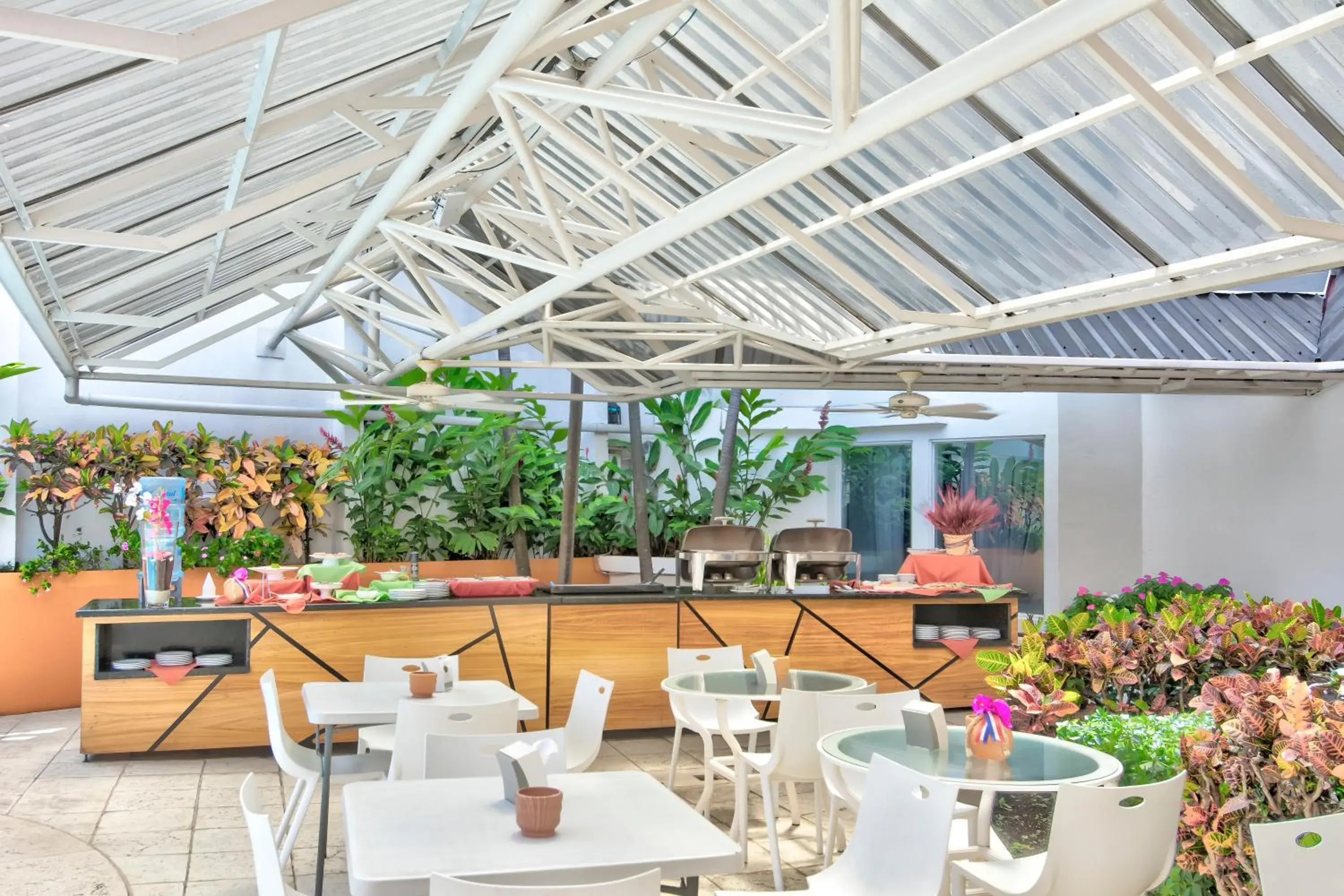 Buffet breakfast in Hotel Residence Inn Suites Cristina Buffet breakfast in Hotel Residence Inn Suites Cristina