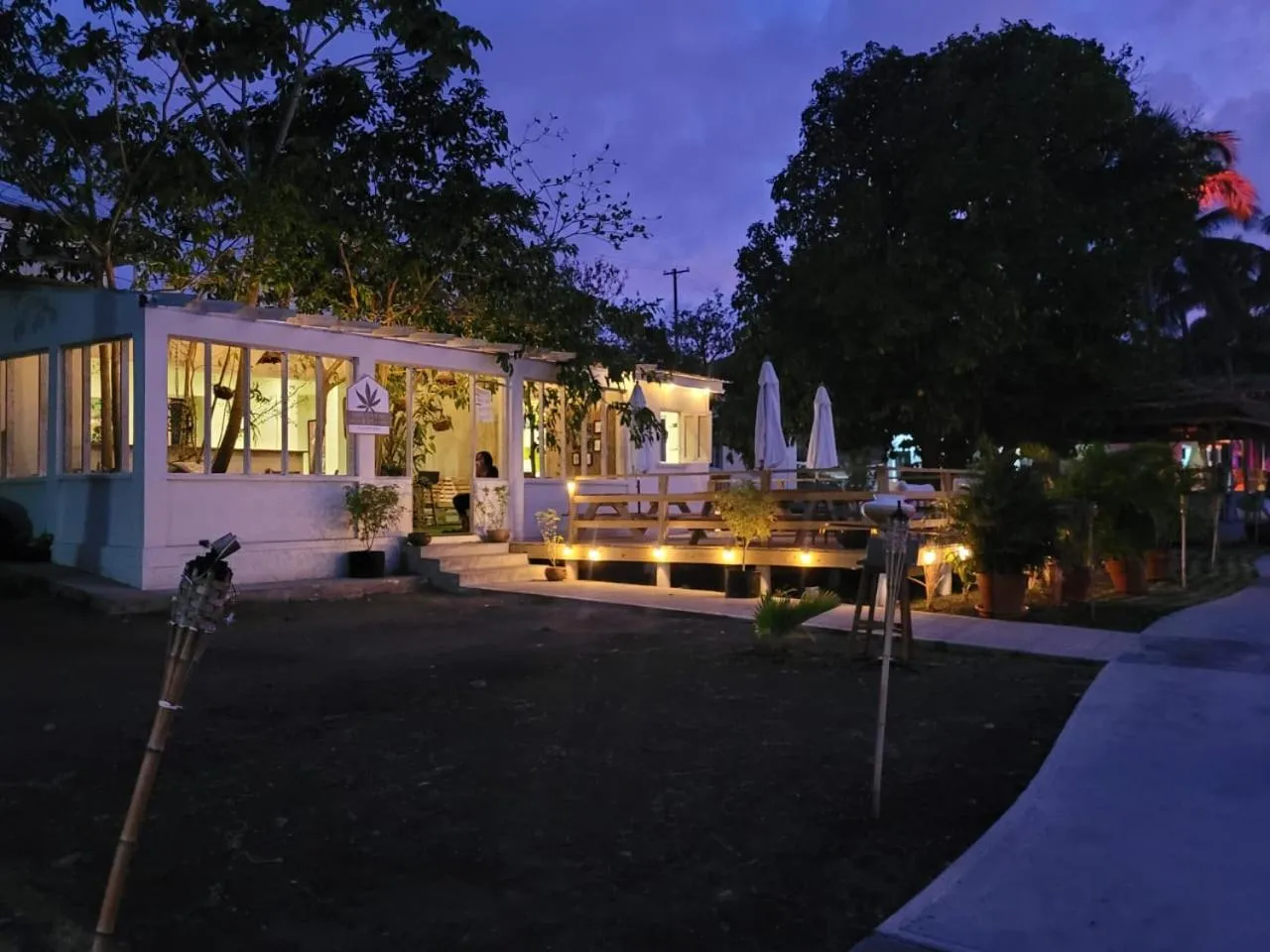 Restaurant/places to eat in Blue Lagoon Hotel and Marina Ltd