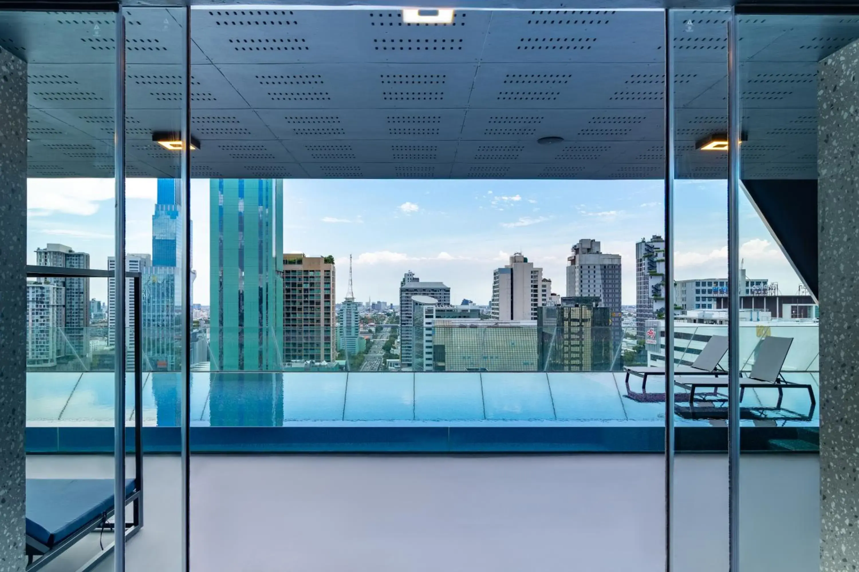 Swimming pool in Queensland Hotel Bangkok Swimming pool in Queensland Hotel Bangkok