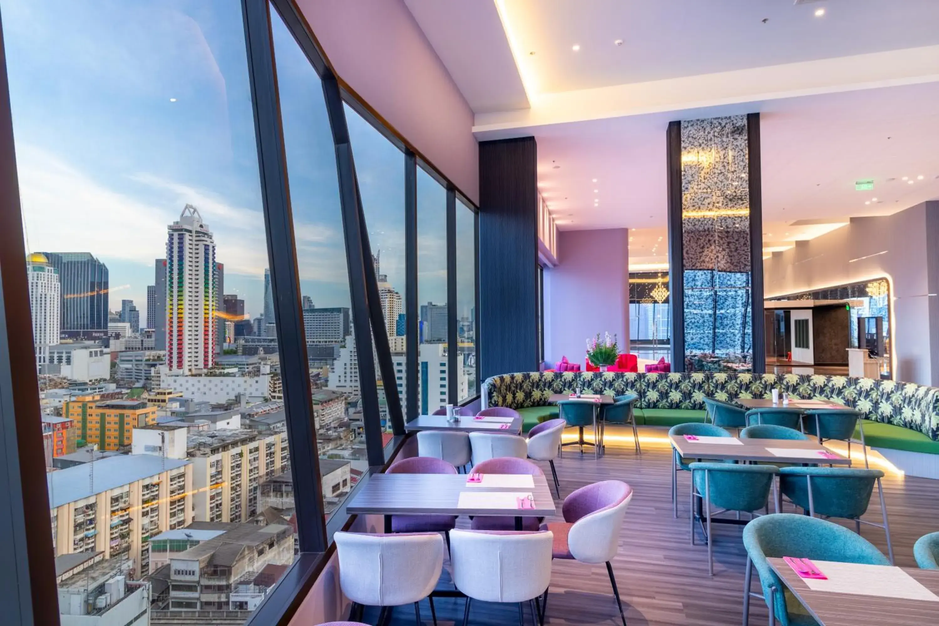 Restaurant/places to eat in Queensland Hotel Bangkok Restaurant/places to eat in Queensland Hotel Bangkok