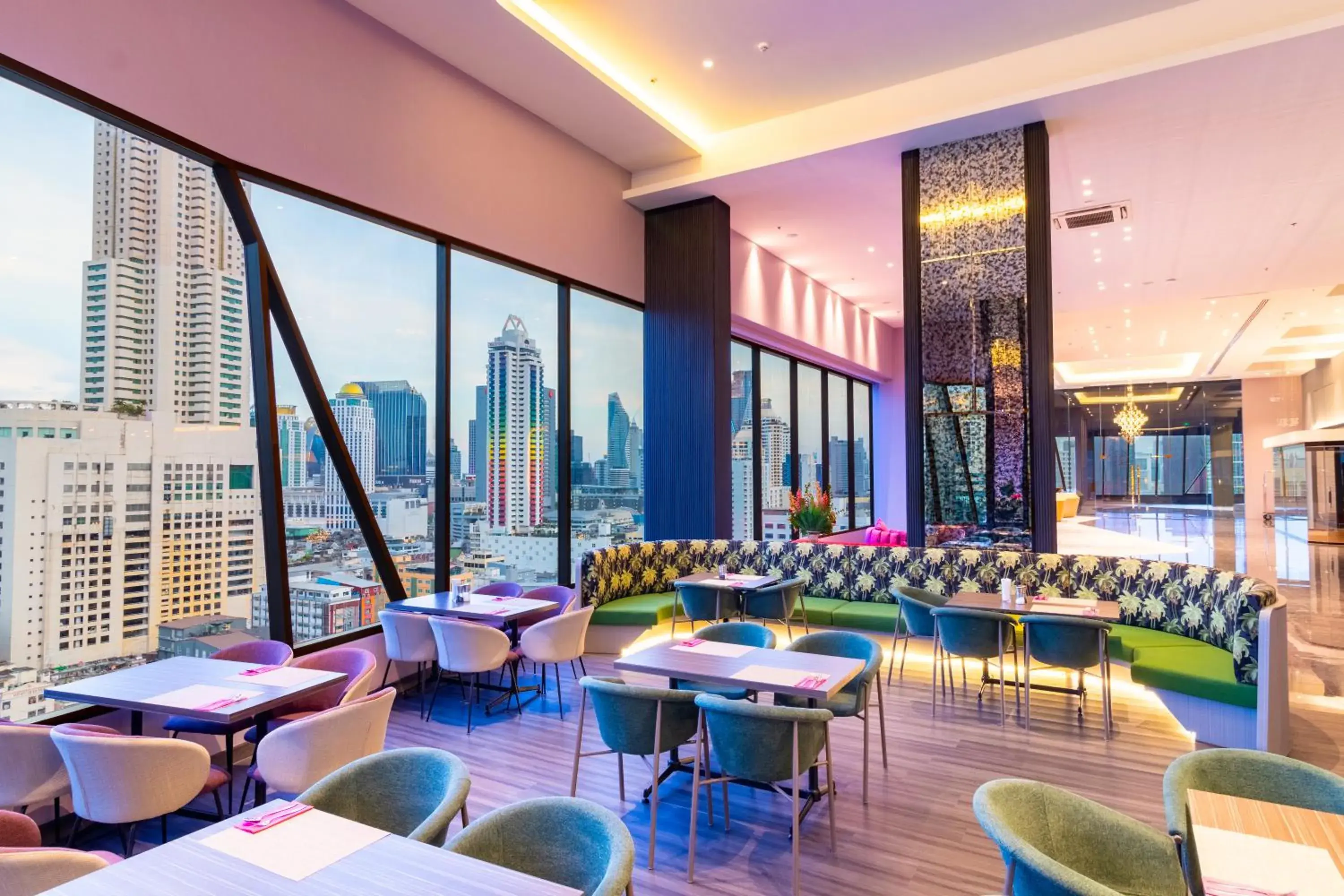 Restaurant/places to eat in Queensland Hotel Bangkok Restaurant/places to eat in Queensland Hotel Bangkok