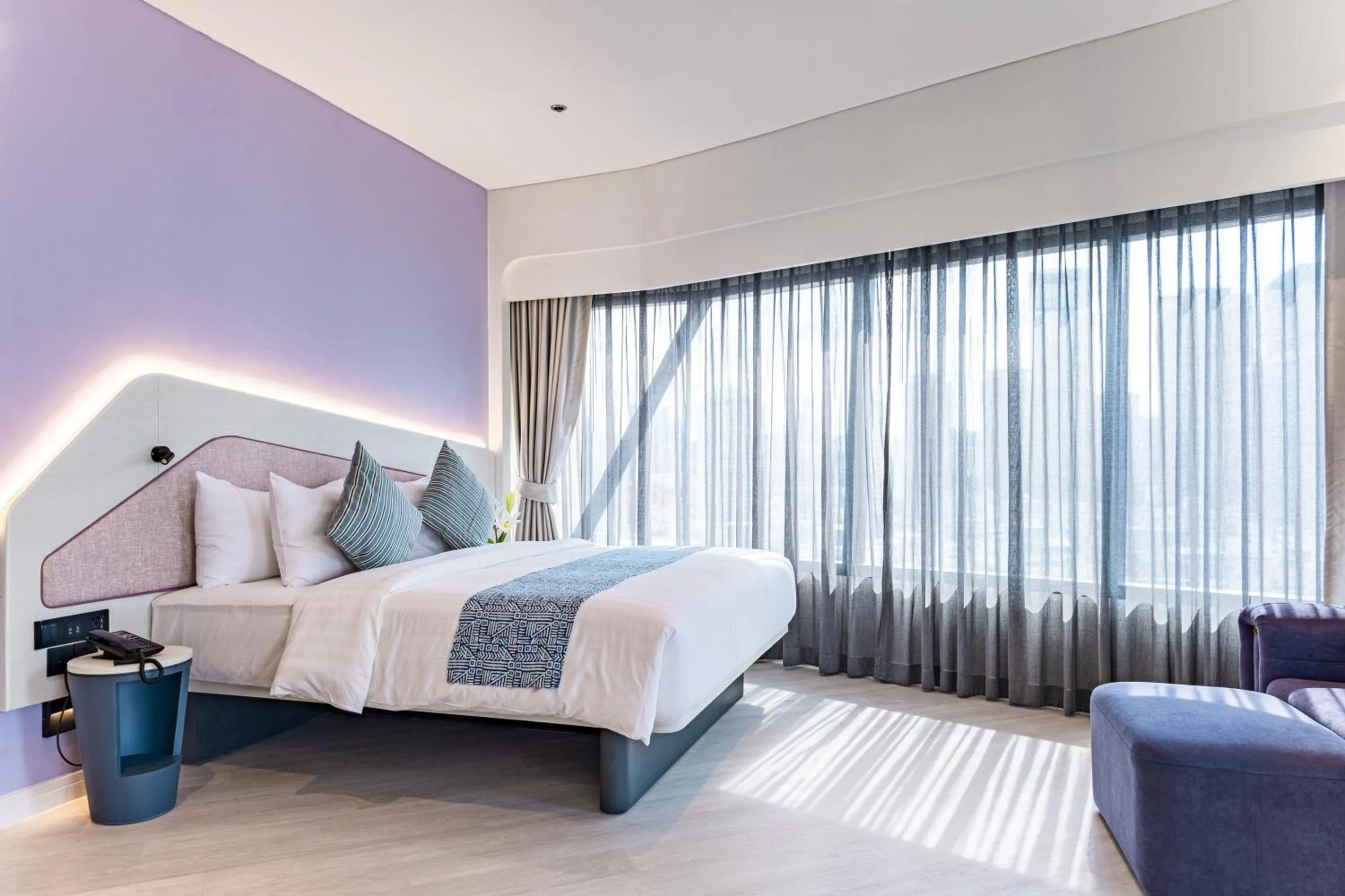 Bedroom, Bed in Queensland Hotel Bangkok