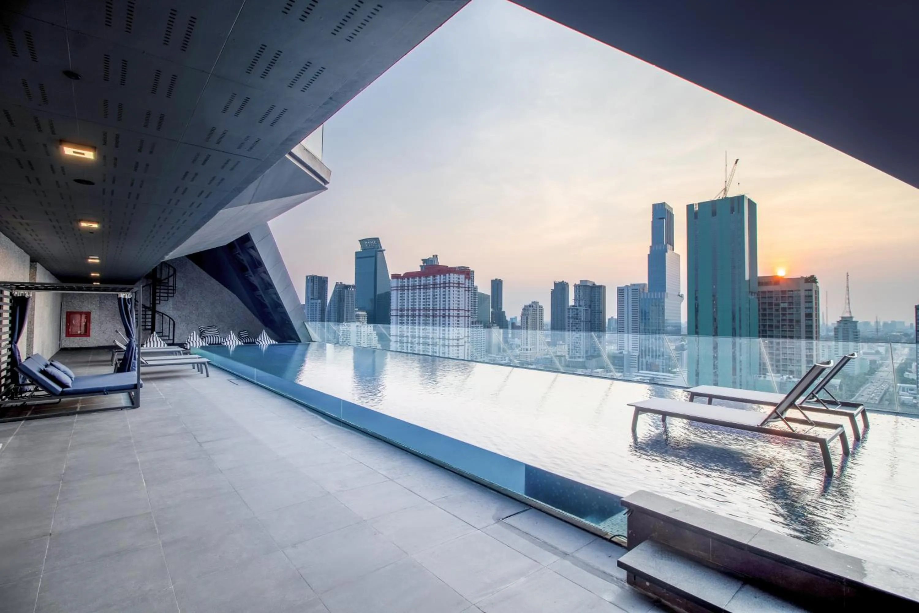 Swimming pool in Queensland Hotel Bangkok
