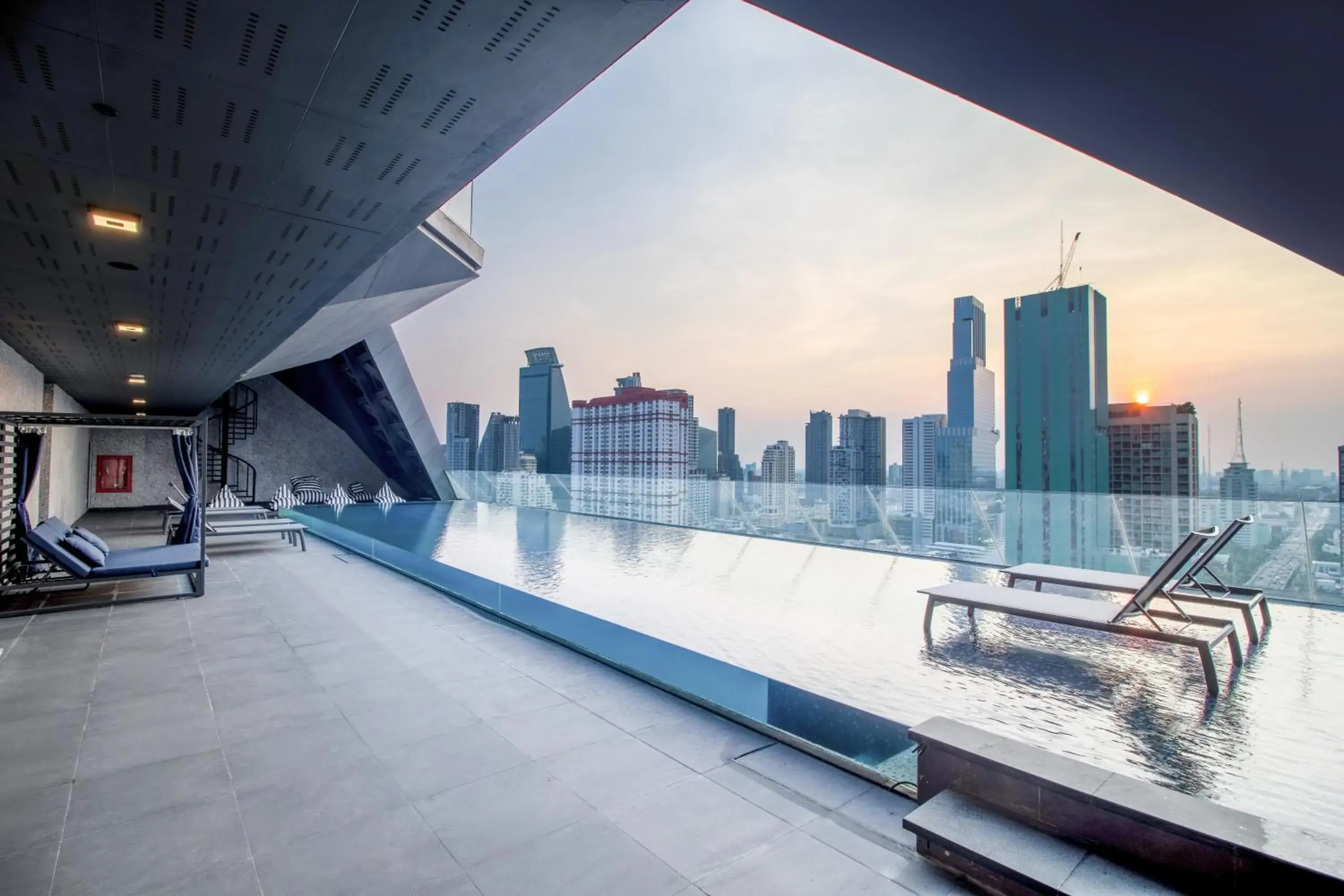 Swimming pool in Queensland Hotel Bangkok Swimming pool in Queensland Hotel Bangkok