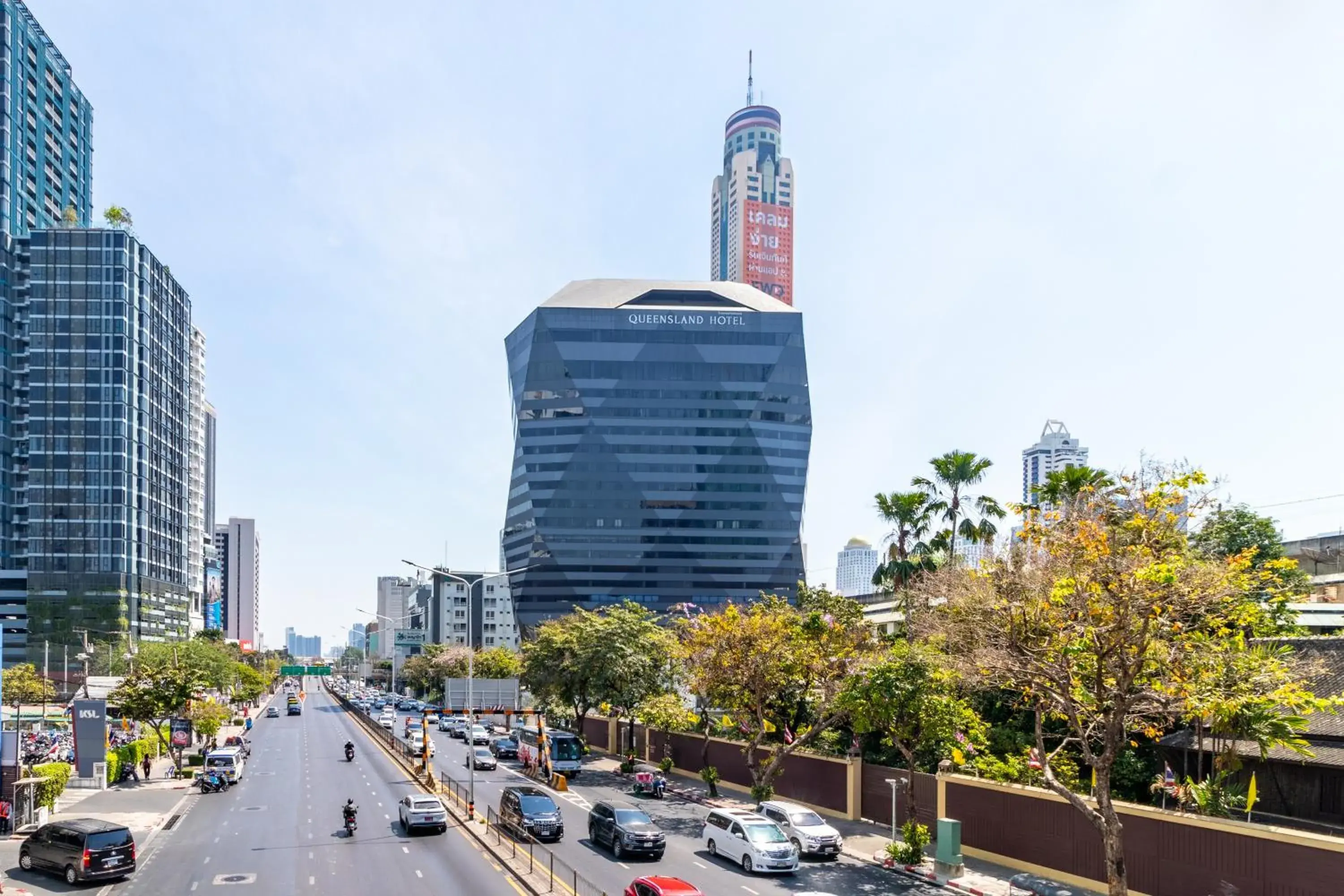 Property building in Queensland Hotel Bangkok Property building in Queensland Hotel Bangkok