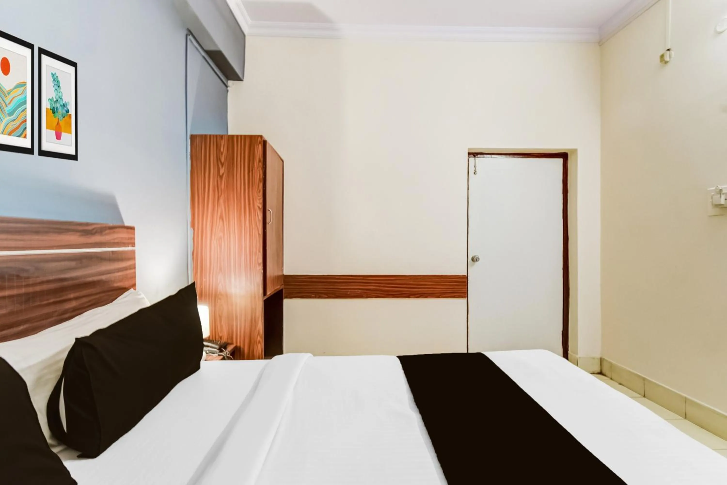 Bedroom, Bed in Super Hotel O Paradise Circle